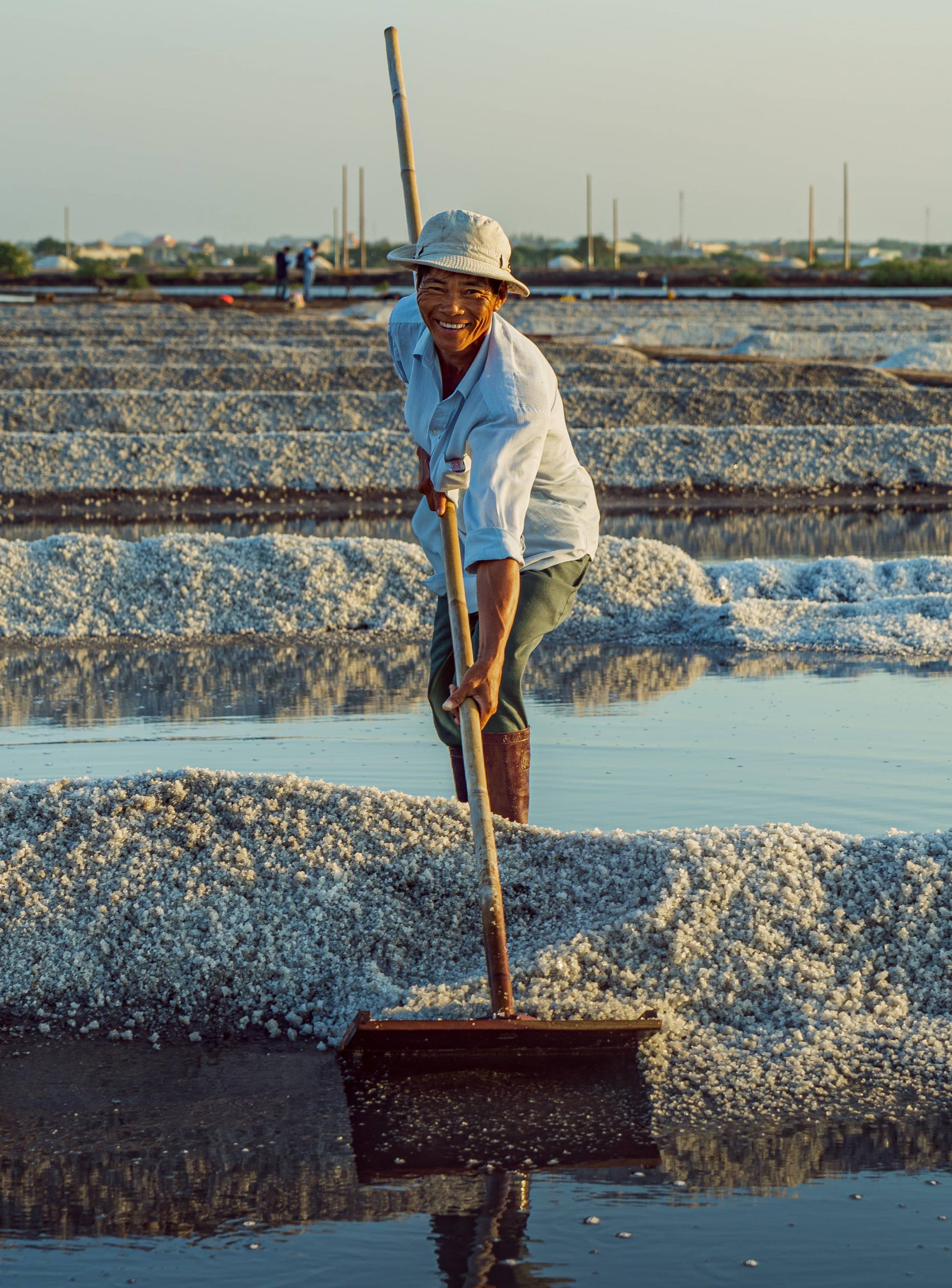 92- Nét Đẹp Lao Động Nghề Làm Muối – Nguyễn Đặng Việt Cường