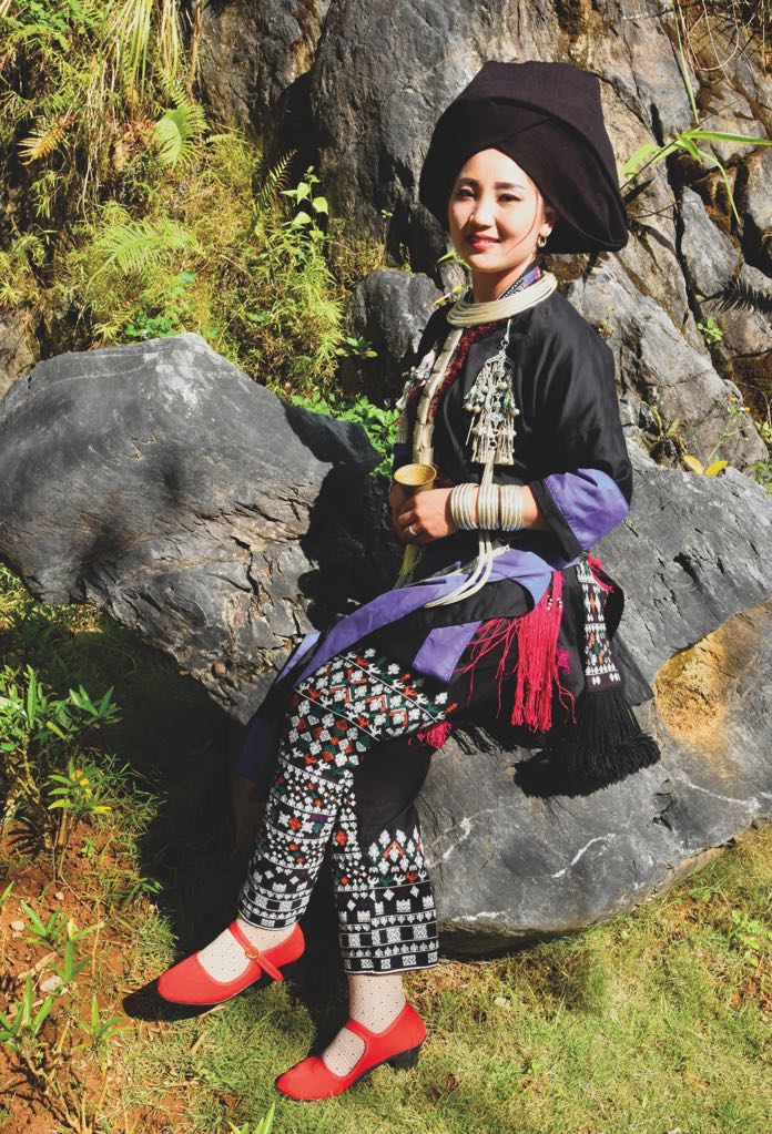 bo-trang-phuc-trang-suc-hoan-chinh-cua-co-gai-dao-khau