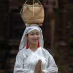 2. Tuổi thanh xuân thiếu nữ Chăm – Nguyễn Văn Tuấn