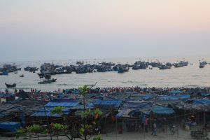 1. Bình minh bến cá Tam Tiến – Trần Vũ