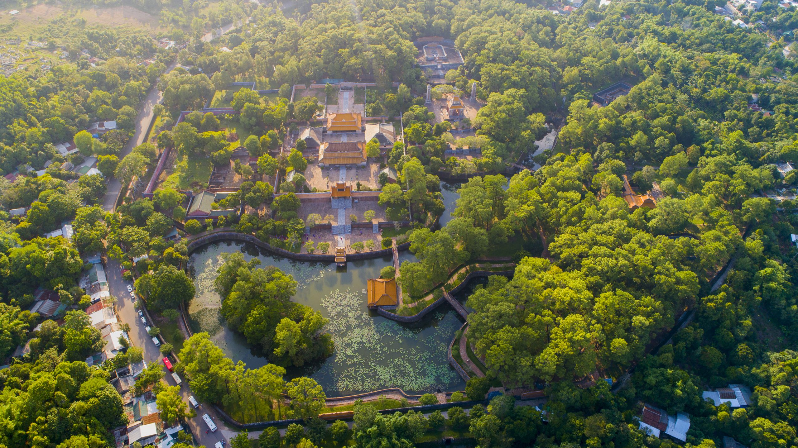 66.Quần thể các lăng vua nhà Nguyễn – Nguyễn Trung Thành