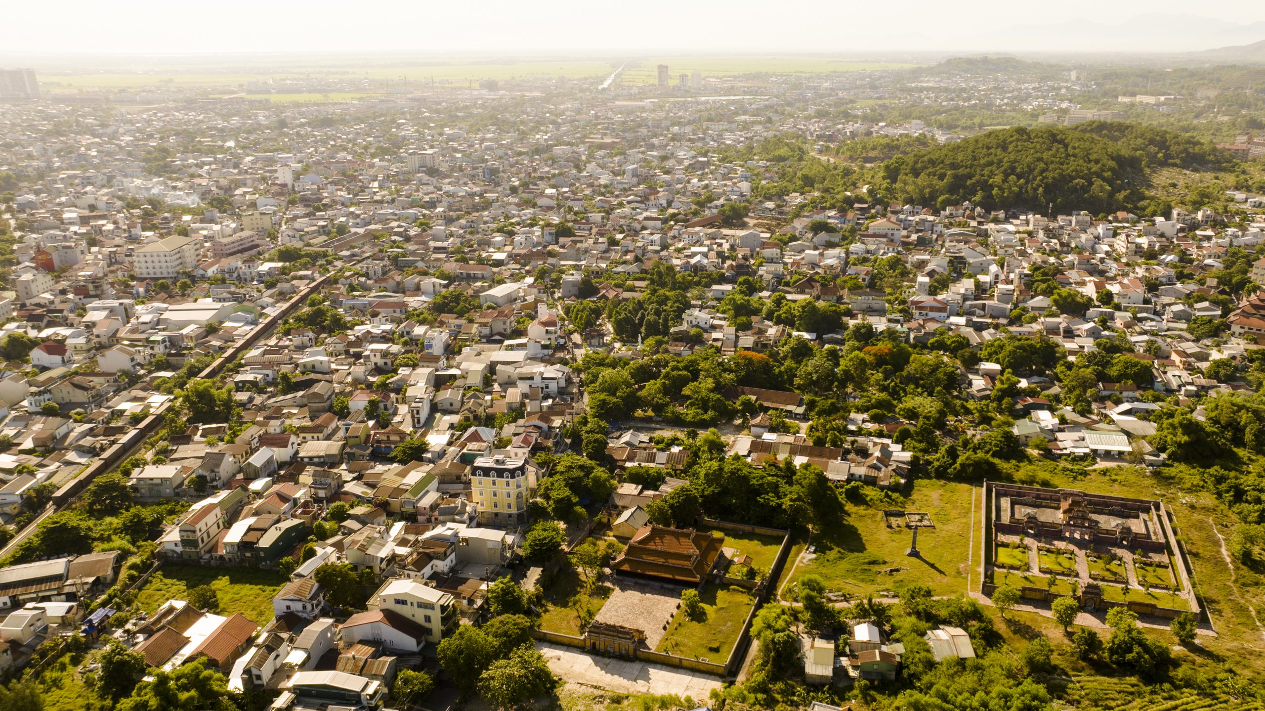 66.Quần thể các lăng vua nhà Nguyễn – Nguyễn Trung Thành