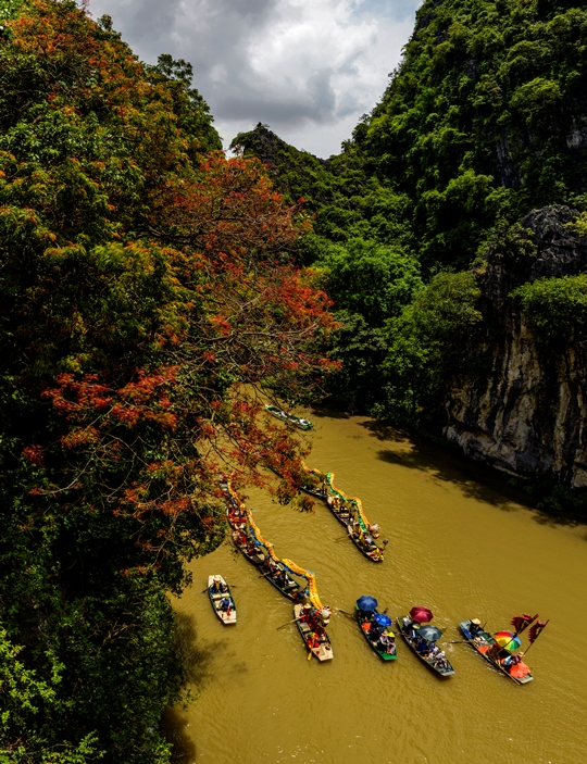 400. Xuôi dòng lễ hội – Vũ Lâm