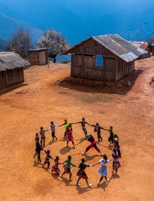 434. Độc đáo điệu nhảy kèn dân tộc Mông ở Mộc Châu – Lê Hoàng Mến