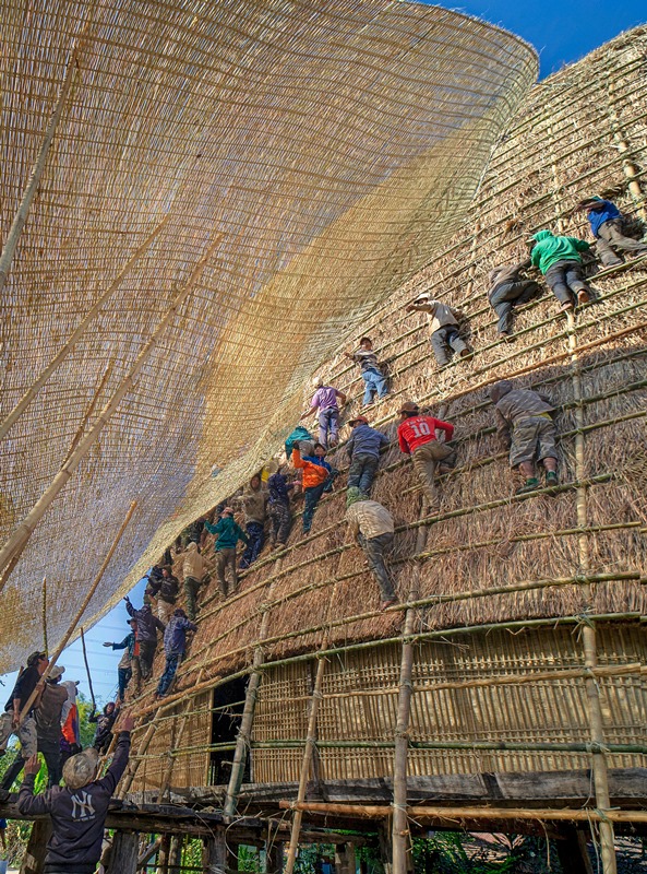 481. Lợp nhà rông Konkotu 2 – Lê Văn Vinh