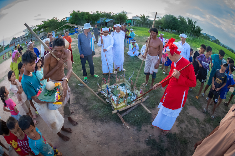 108.Lễ hội cầu mưa của đồng bào Chăm – Nguyễn Văn Anh