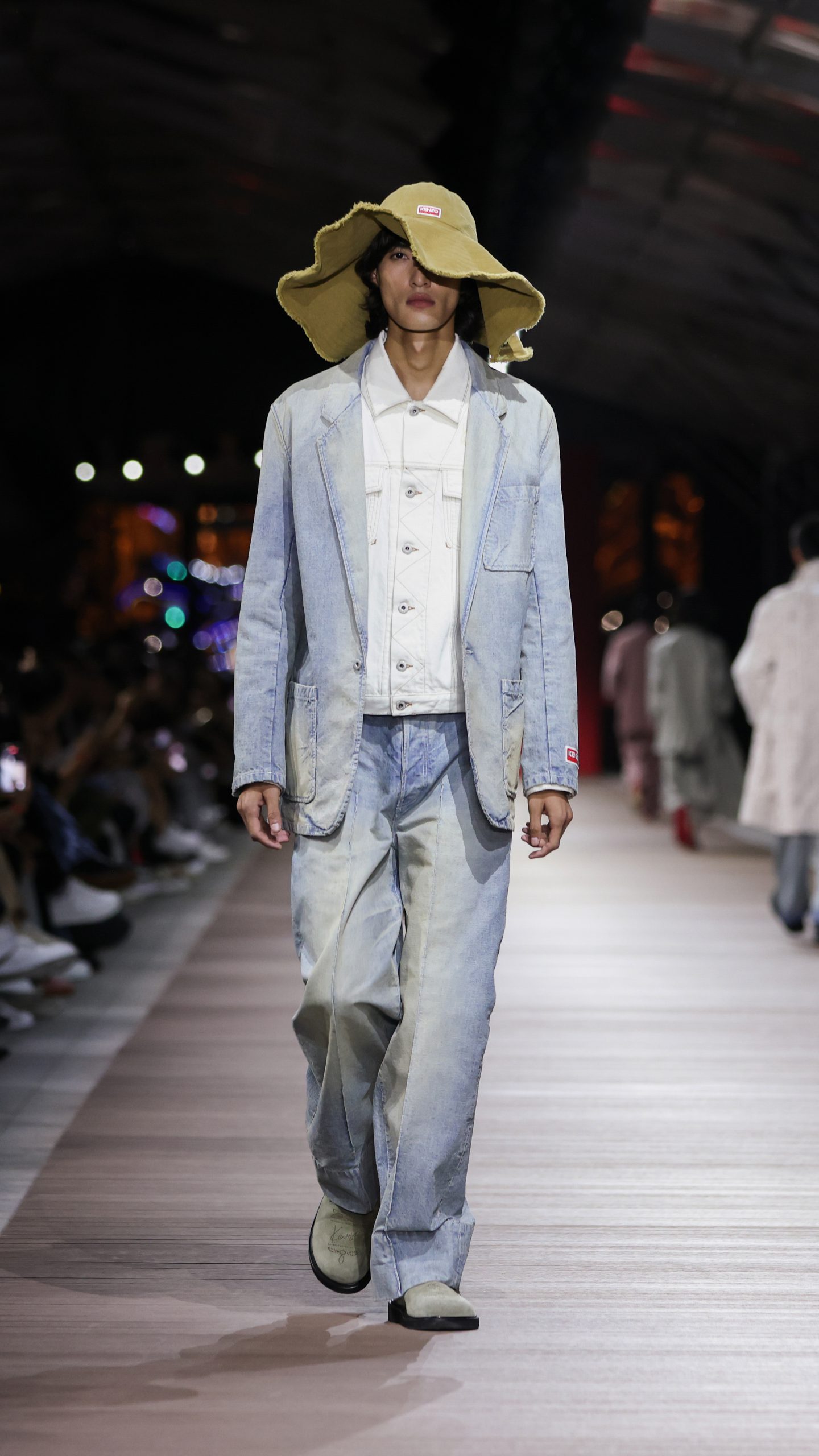 Run way key look (4)