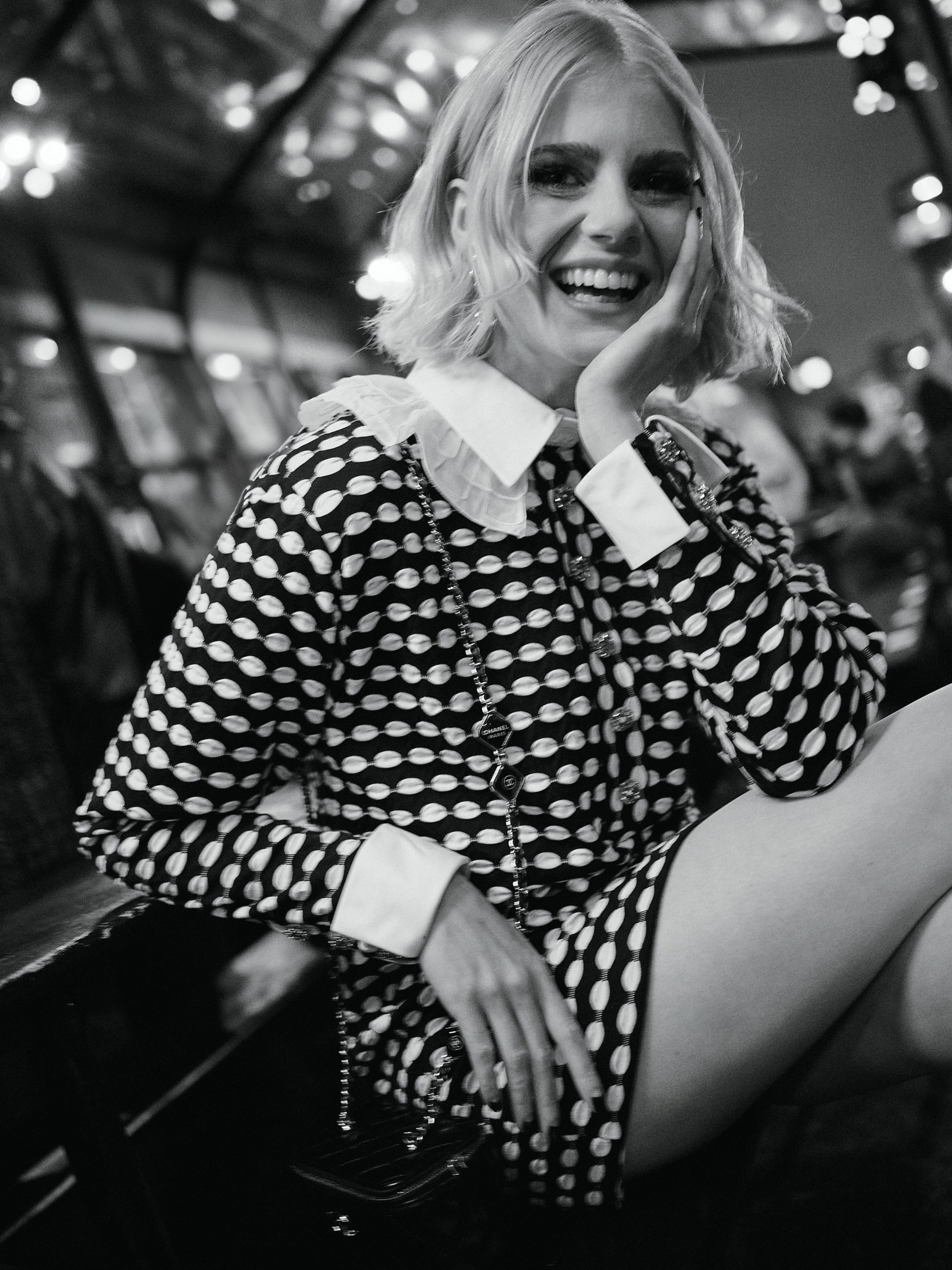 chanel_lucy_boyton_chanel_metiers-dart-2023_2024_show_december_7th_3-HD