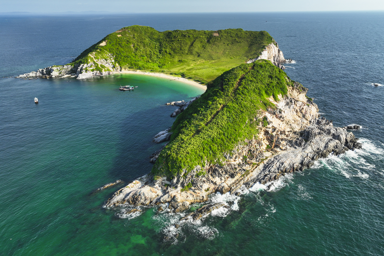 Cô Tô mang vẻ đẹp hoang sơ và bình yên