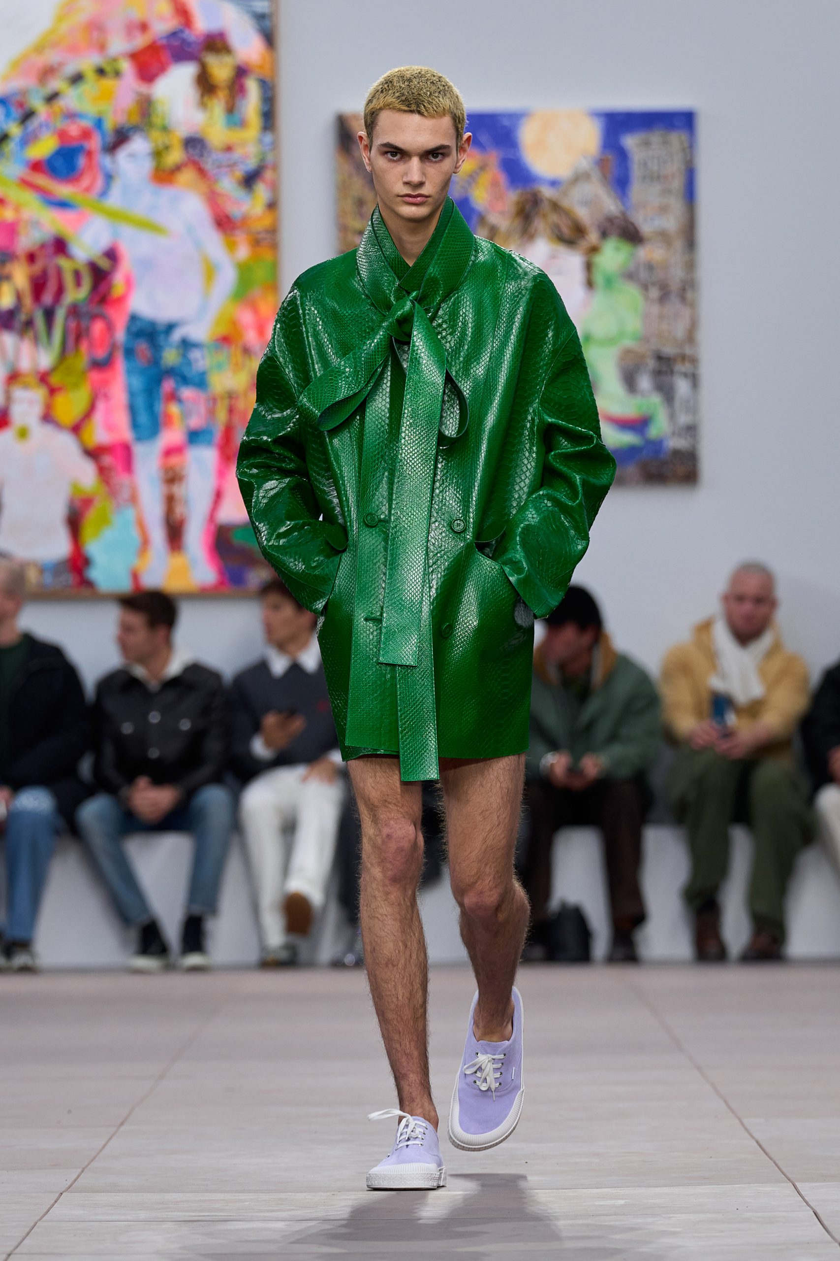 LOEWE_ FW24_MW_SHOW_RUNWAY_LOOK_1