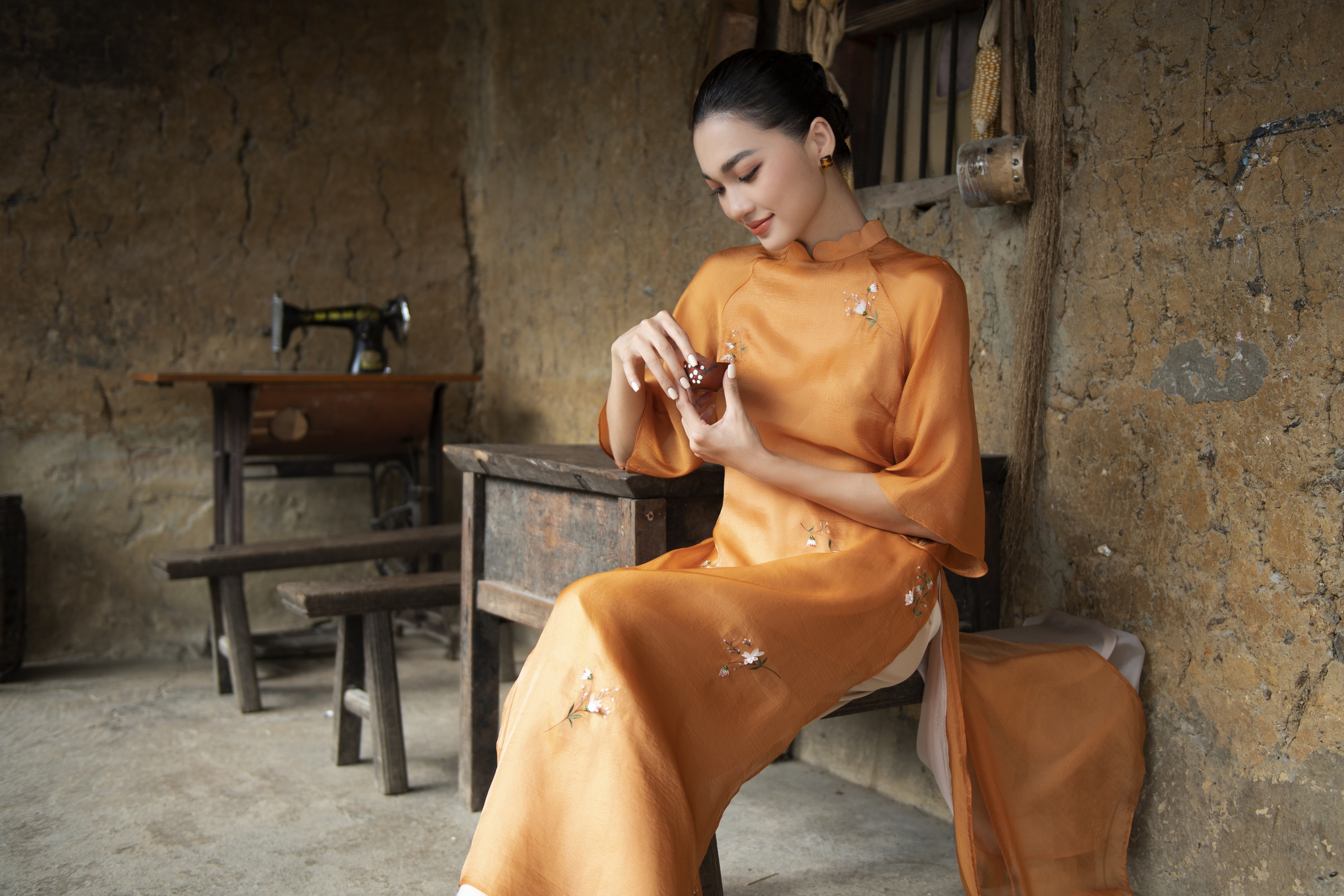 Nét thêu truyền thống trên áo dài