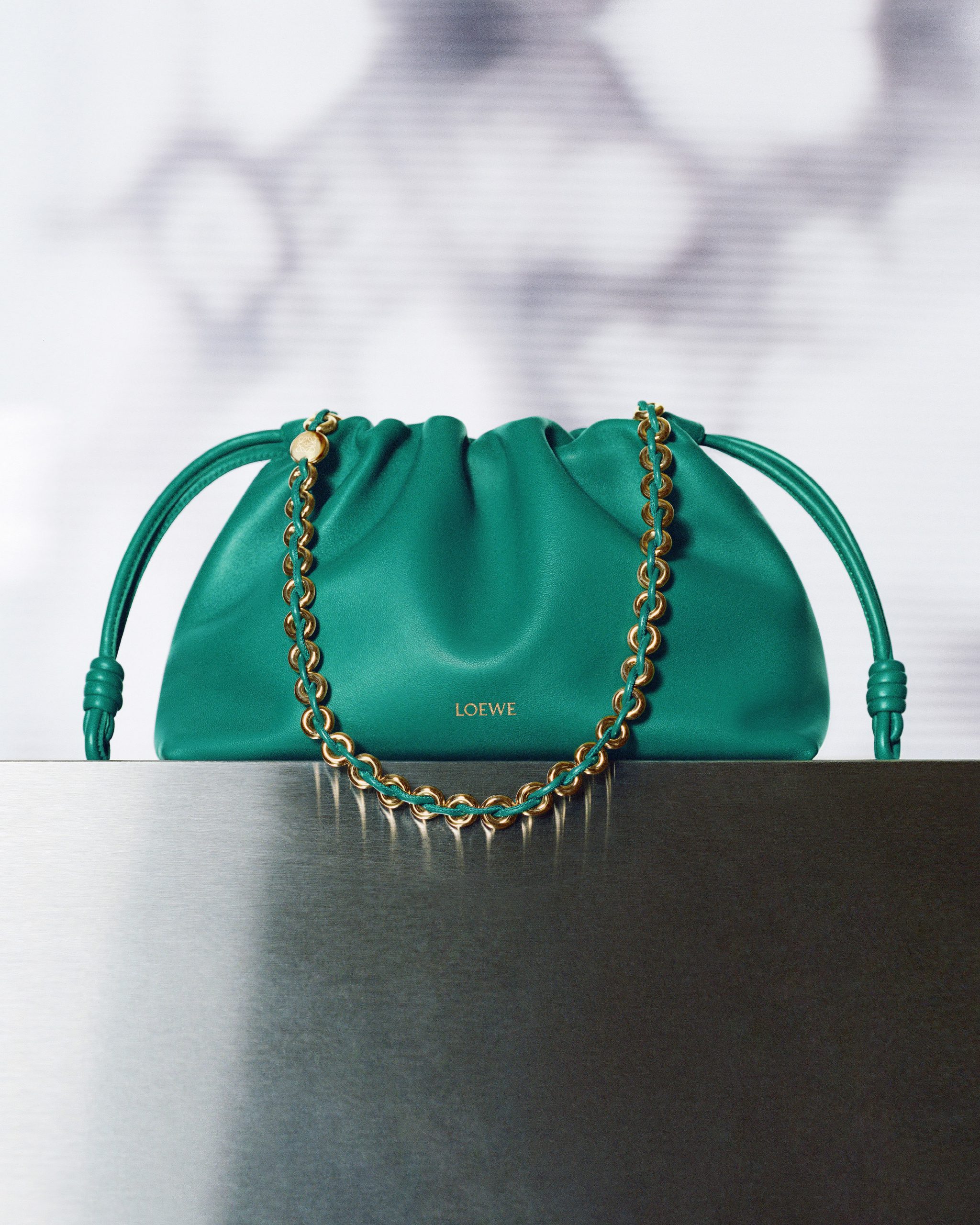 LOEWE_SS24_FLAMENCO_PURSE_ELEVATED_RGB_CROPPED_4X5_6