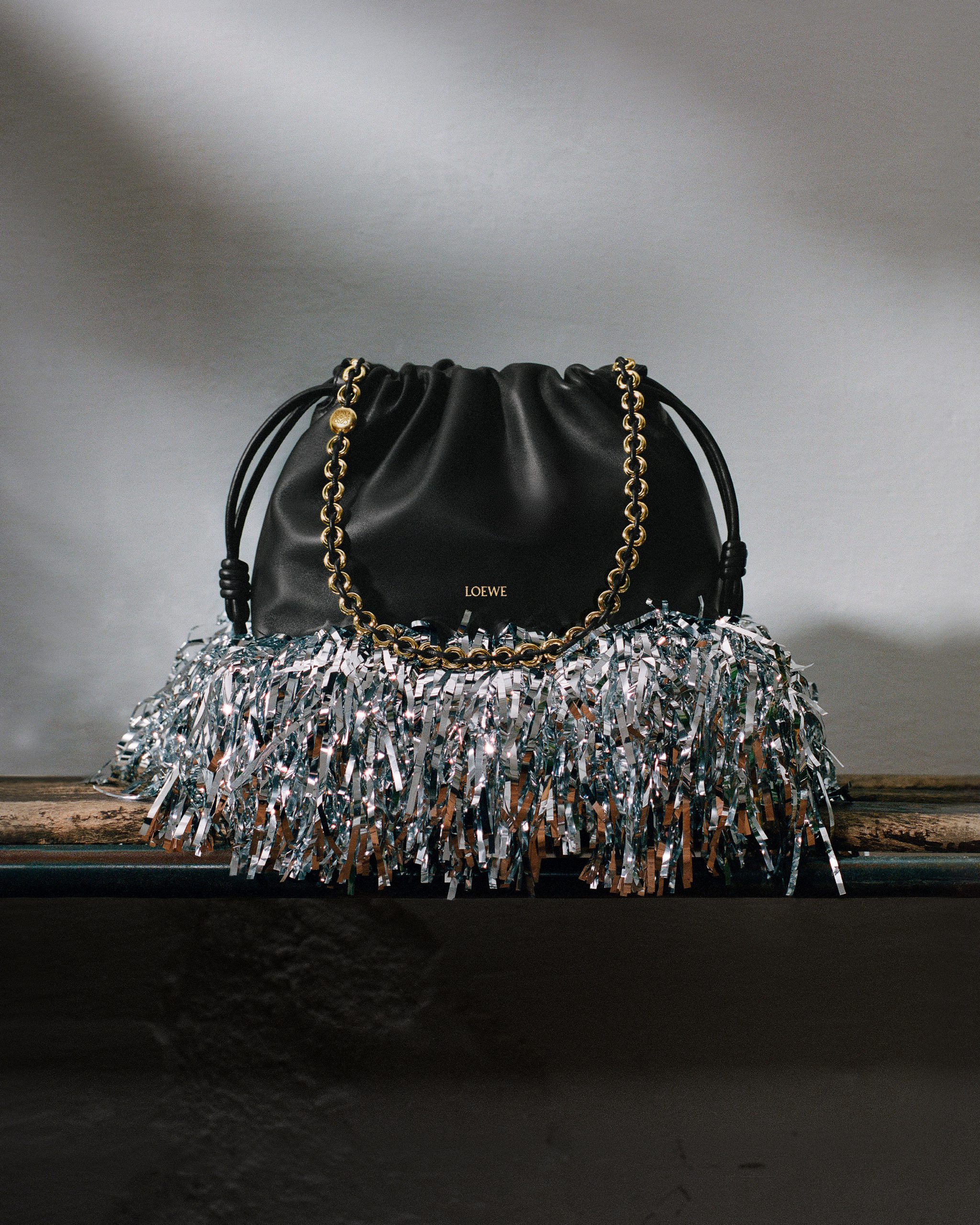 LOEWE_SS24_FLAMENCO_PURSE_ELEVATED_RGB_CROPPED_4X5_8