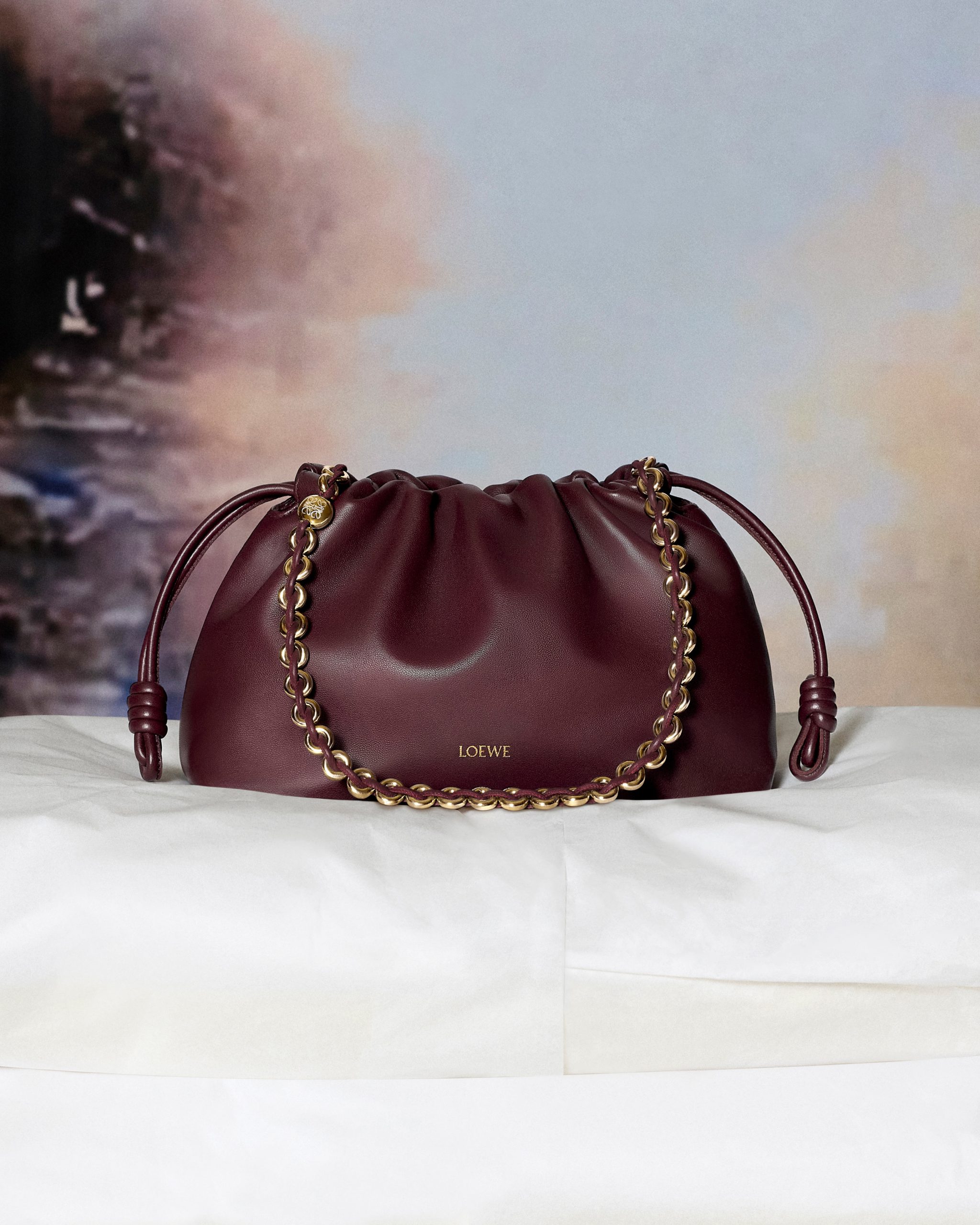 LOEWE_SS24_FLAMENCO_PURSE_ELEVATED_RGB_CROPPED_4X5_9