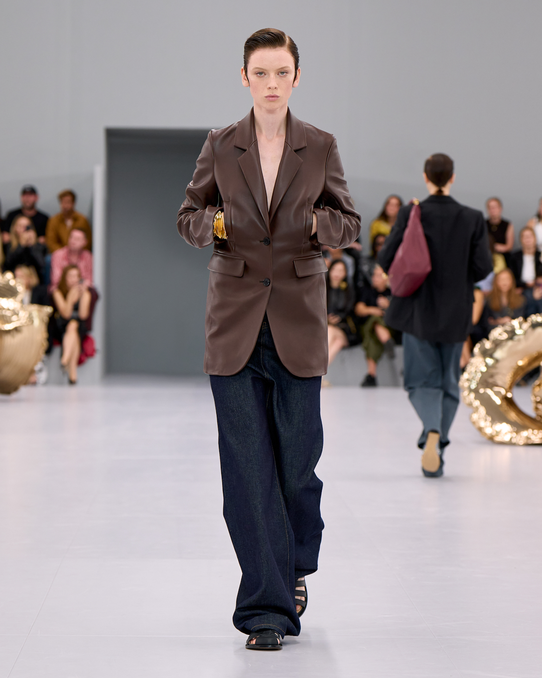 LOEWE_SS24_MW_SHOW_RUNWAY_LOOK_10_FRONT_RGB_CROPPED_4X5_10