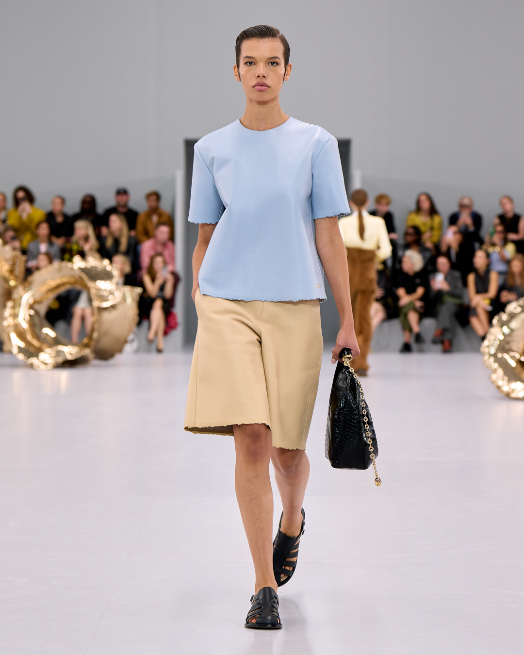 LOEWE_SS24_MW_SHOW_RUNWAY_LOOK_13_FRONT_RGB_CROPPED_4X5_13