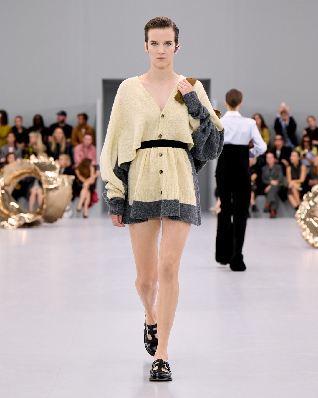 LOEWE_SS24_MW_SHOW_RUNWAY_LOOK_14_FRONT_RGB_CROPPED_4X5_14