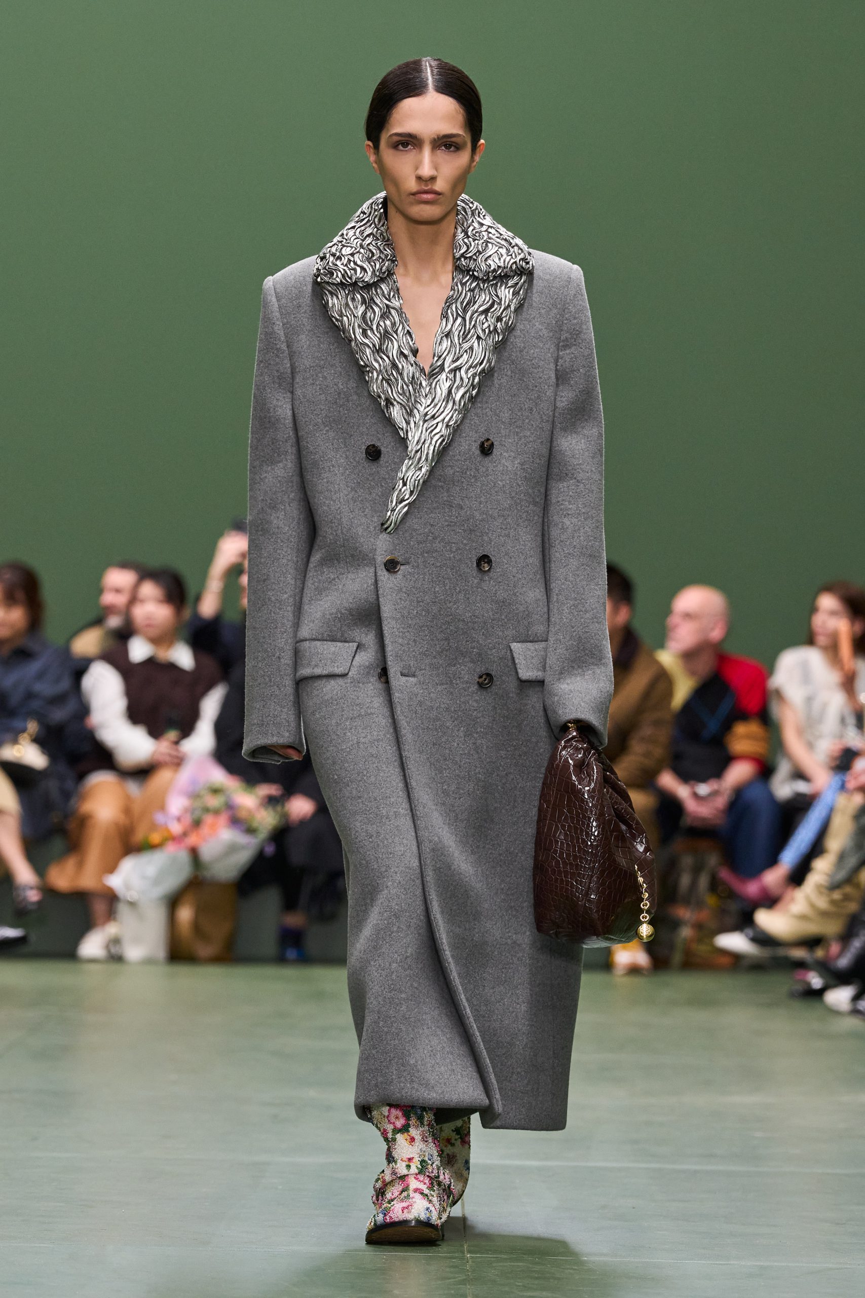 LOEWE_FW24_WW_SHOW_RUNWAY_LOOK_13_FRONT_RGB_CROPPED_2X3