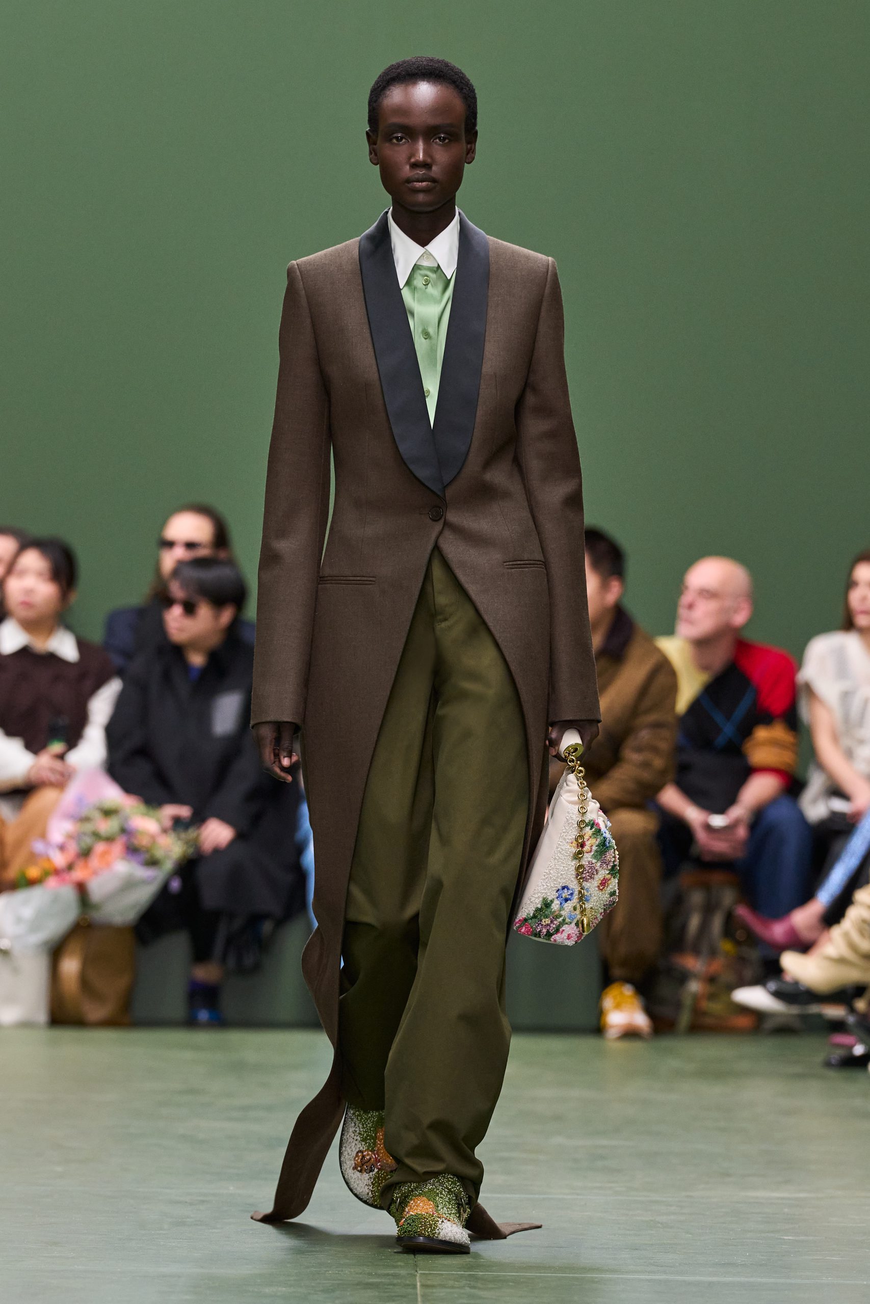 LOEWE_FW24_WW_SHOW_RUNWAY_LOOK_15_FRONT_RGB_CROPPED_2X3