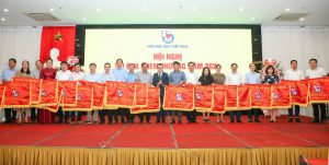 Chi hội tạp chí Heritage nhận Cờ thi đua của Hội Nhà báo Việt Nam