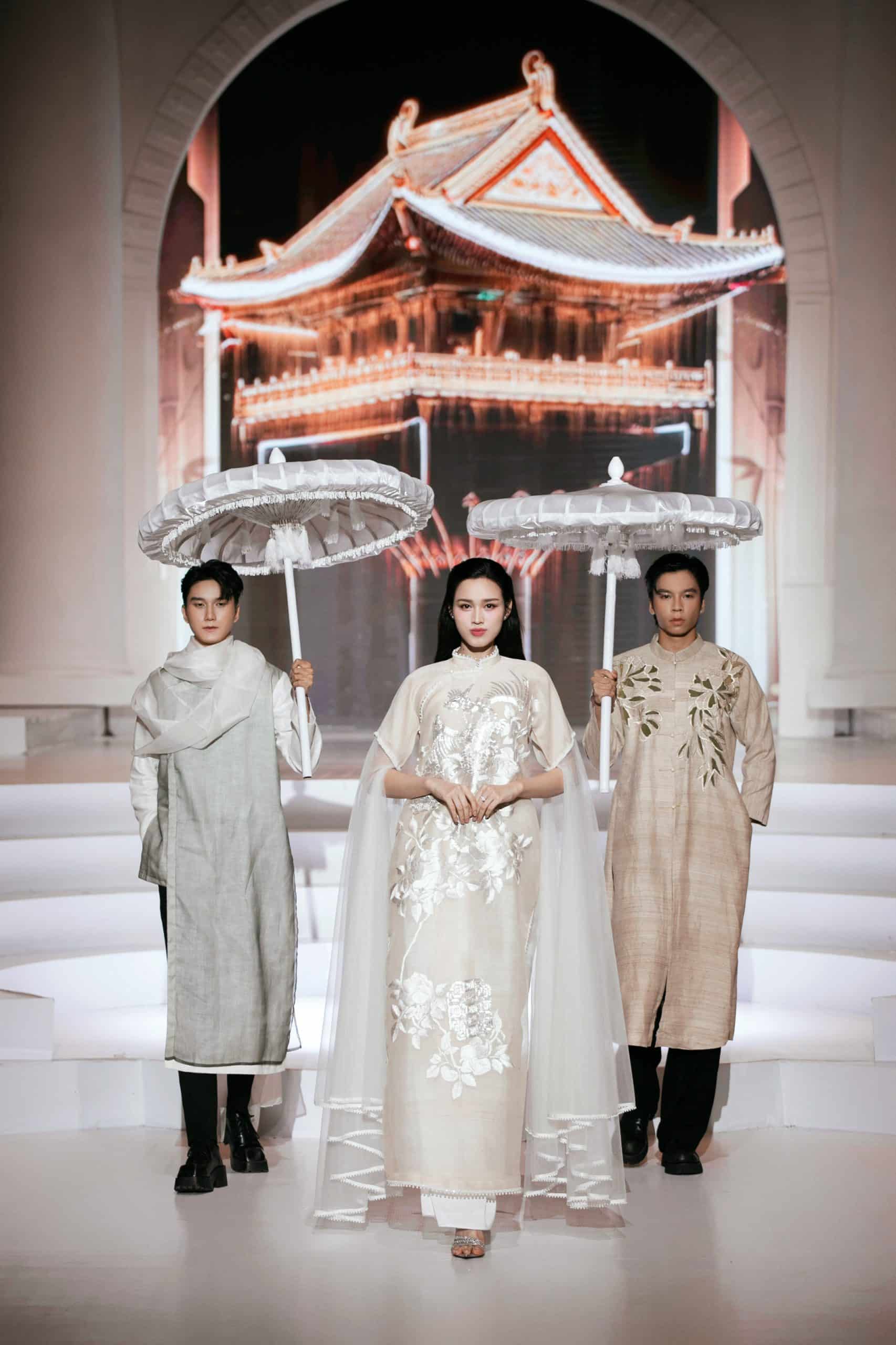 ”Sắc Phong” – Khi tà áo dài kể lại chuyện cổ vật