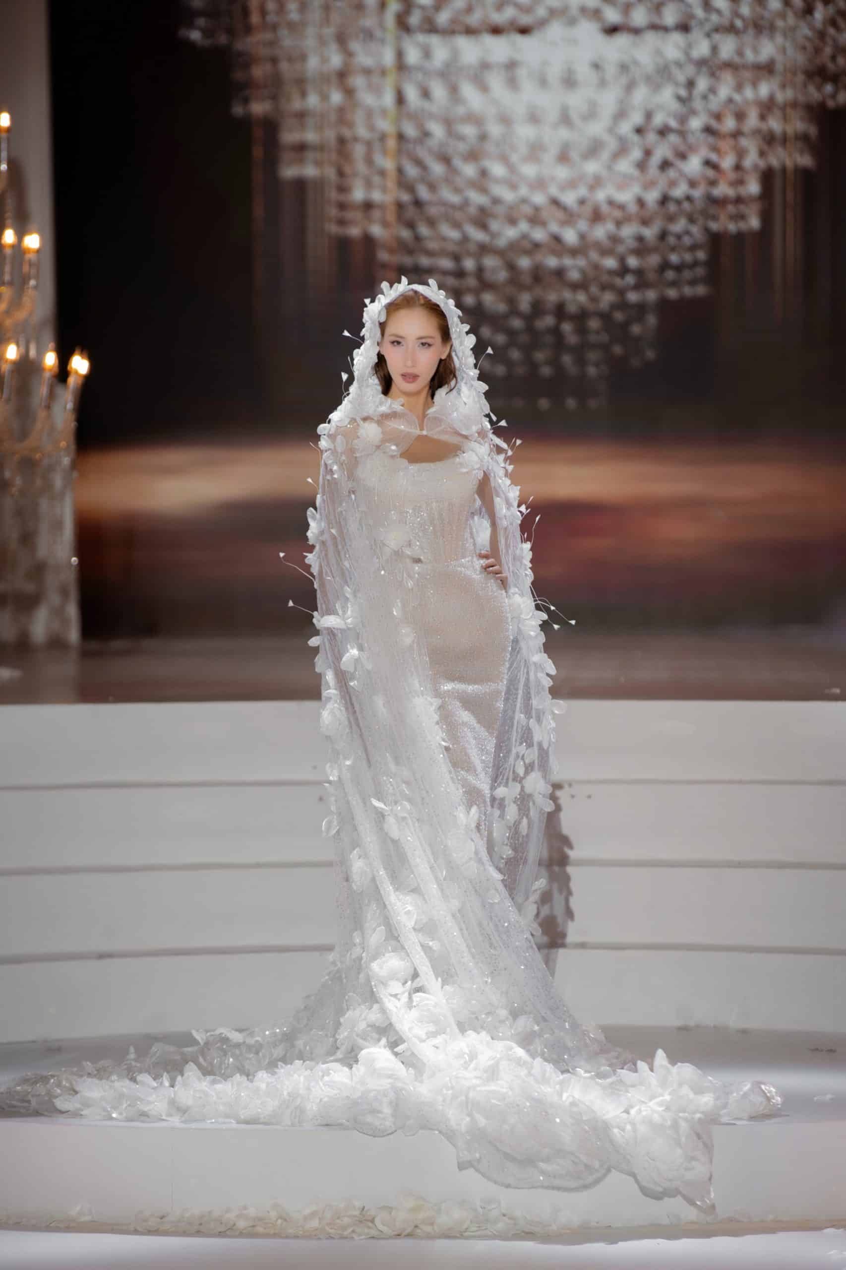 Vietnam Couture Fashion Week mở màn với BST váy cưới của NTK Chung Thanh Phong