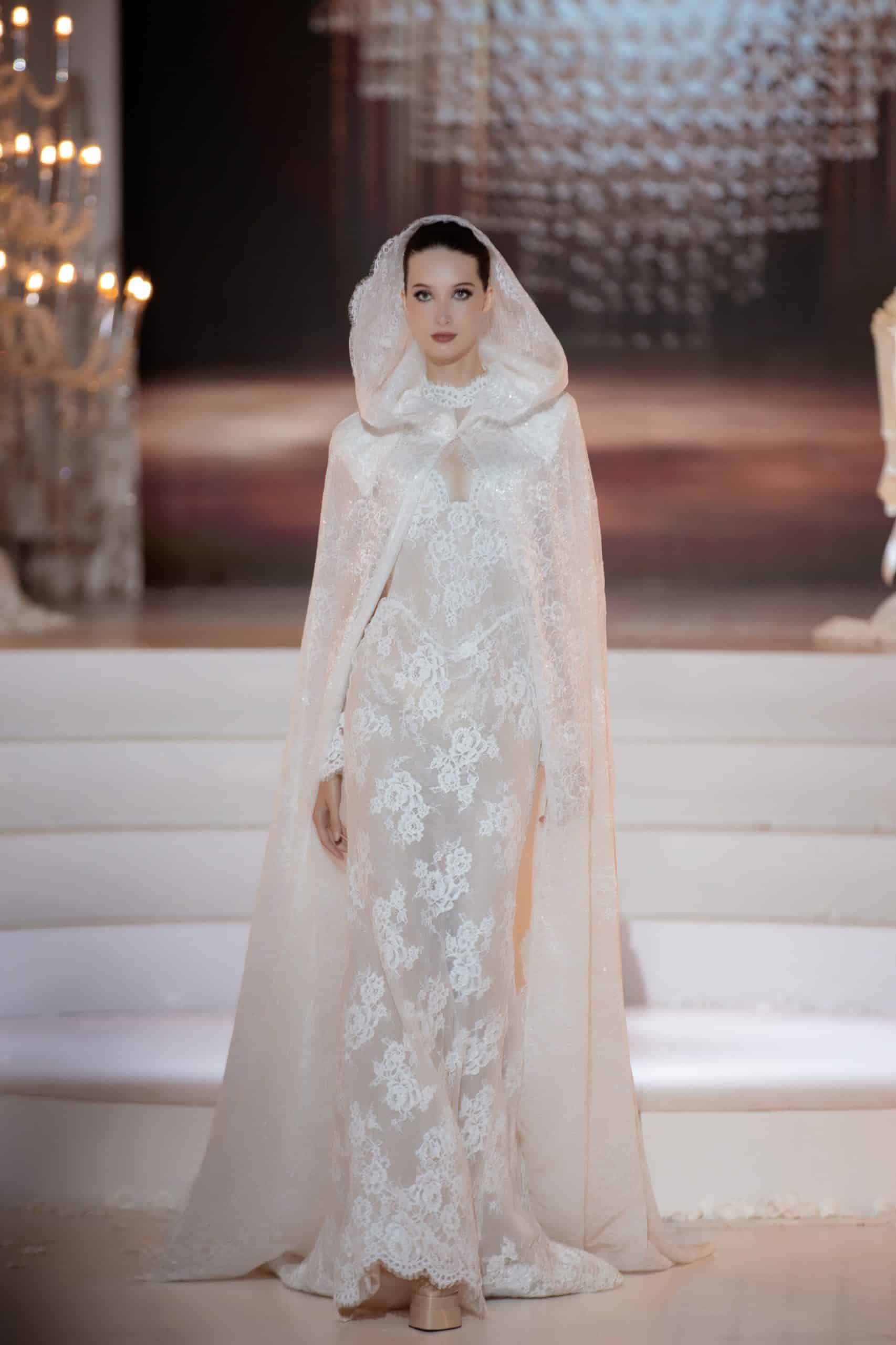 Vietnam Couture Fashion Week mở màn với BST váy cưới của NTK Chung Thanh Phong