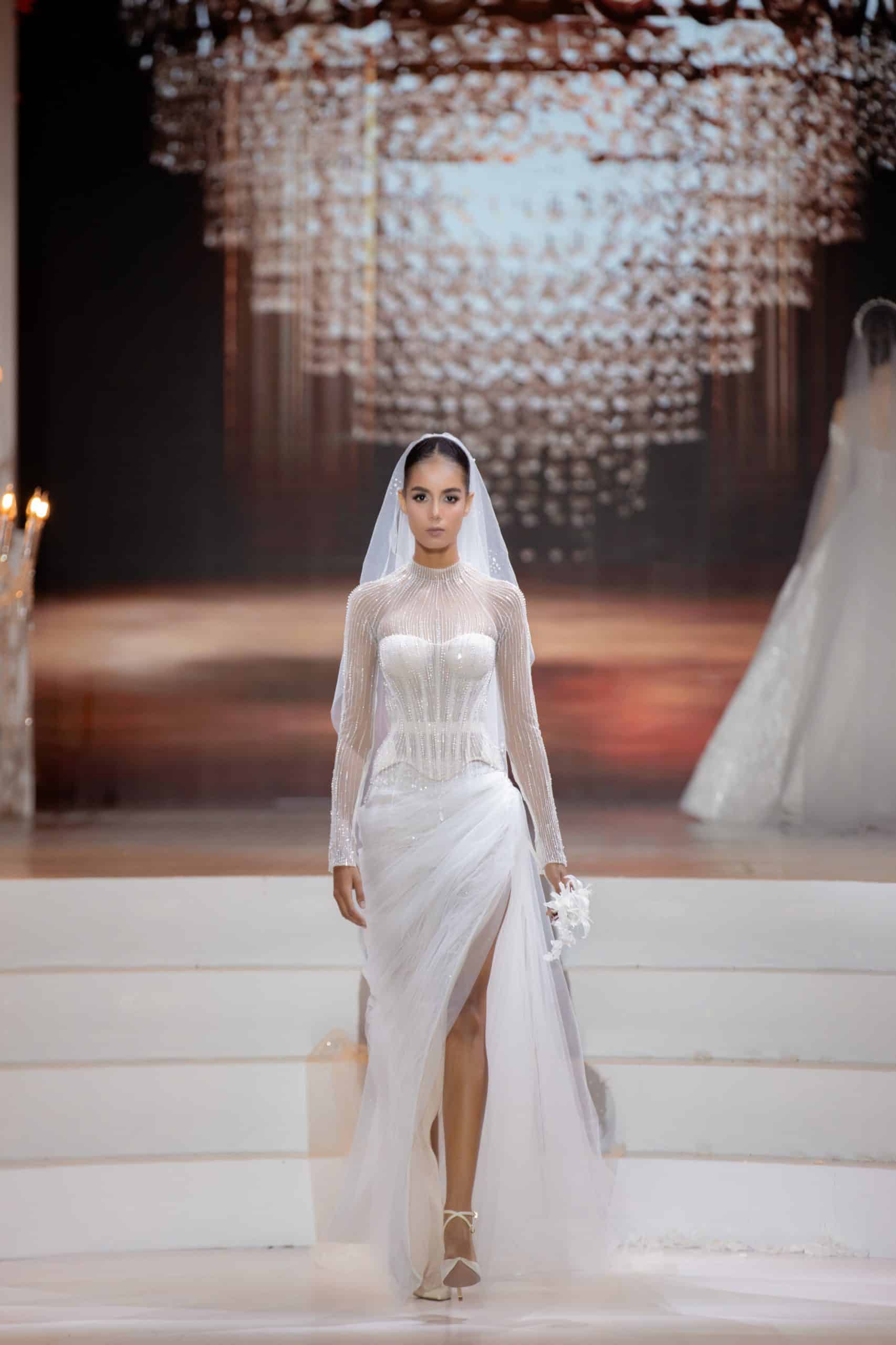 Vietnam Couture Fashion Week mở màn với BST váy cưới của NTK Chung Thanh Phong