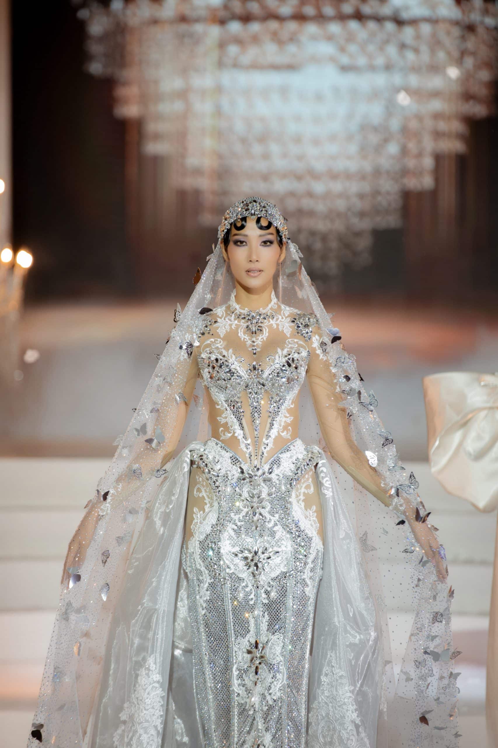 Vietnam Couture Fashion Week mở màn với BST váy cưới của NTK Chung Thanh Phong