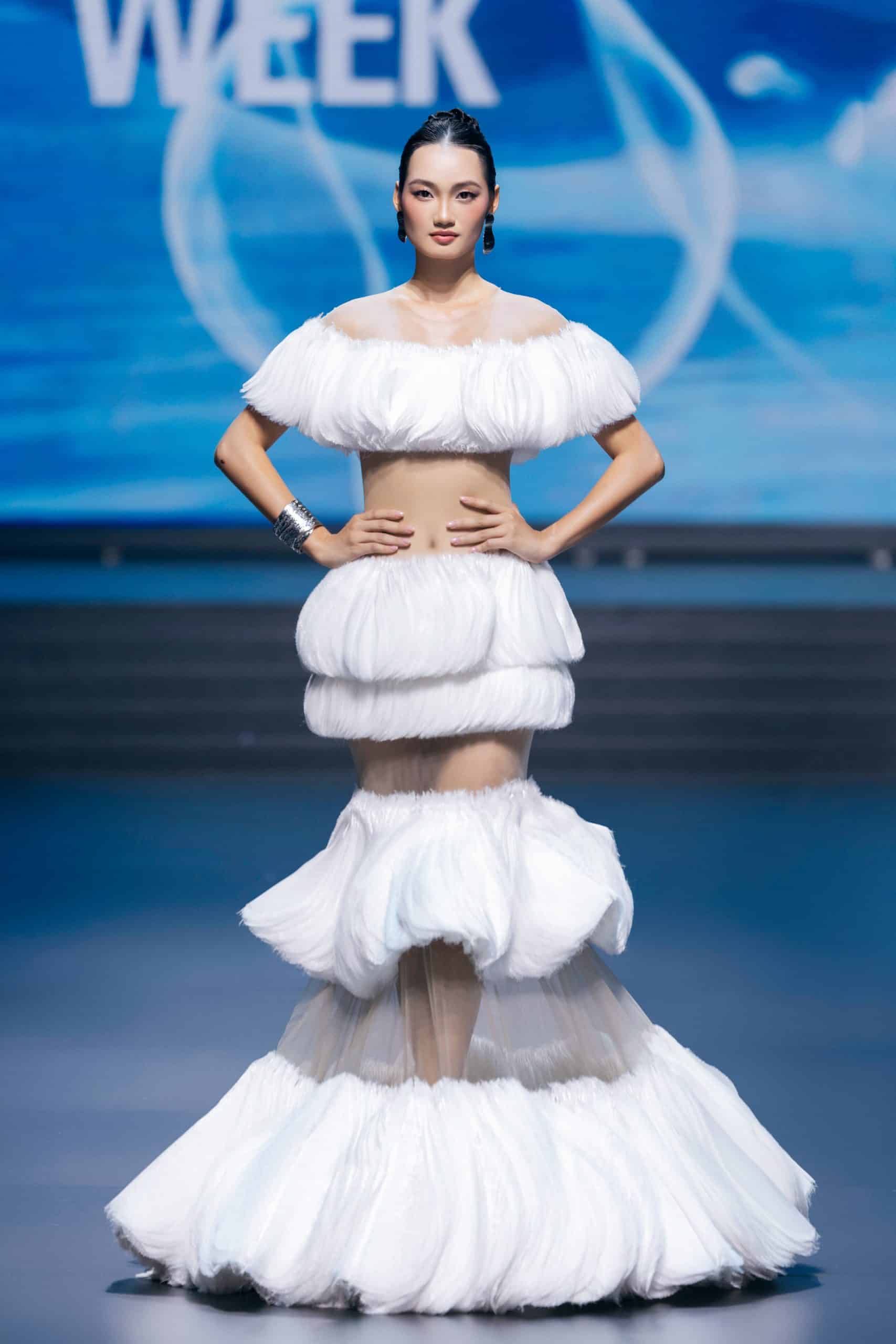 BST “The Light Of Water” tại Aquafina Vietnam International Fashion Week