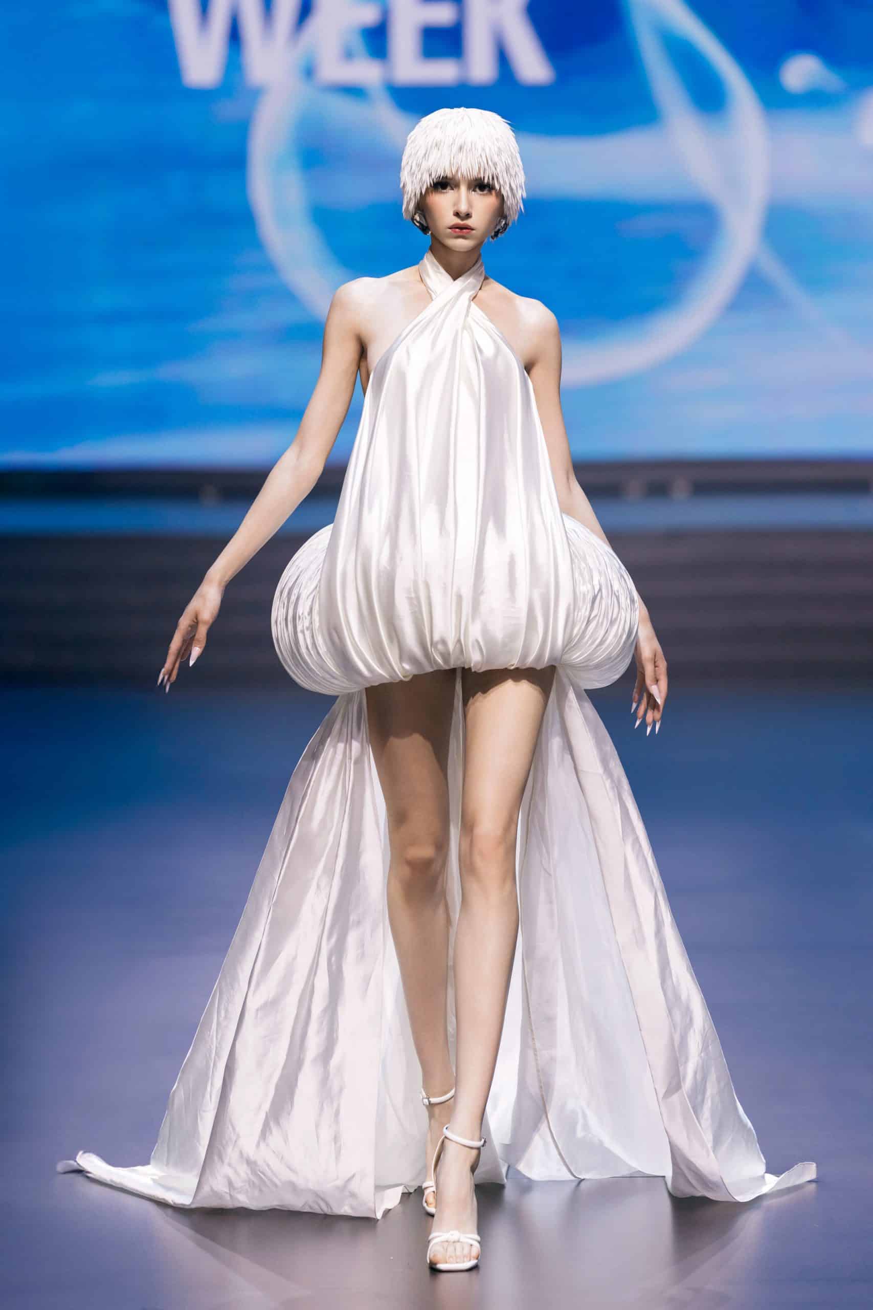 BST “The Light Of Water” tại Aquafina Vietnam International Fashion Week
