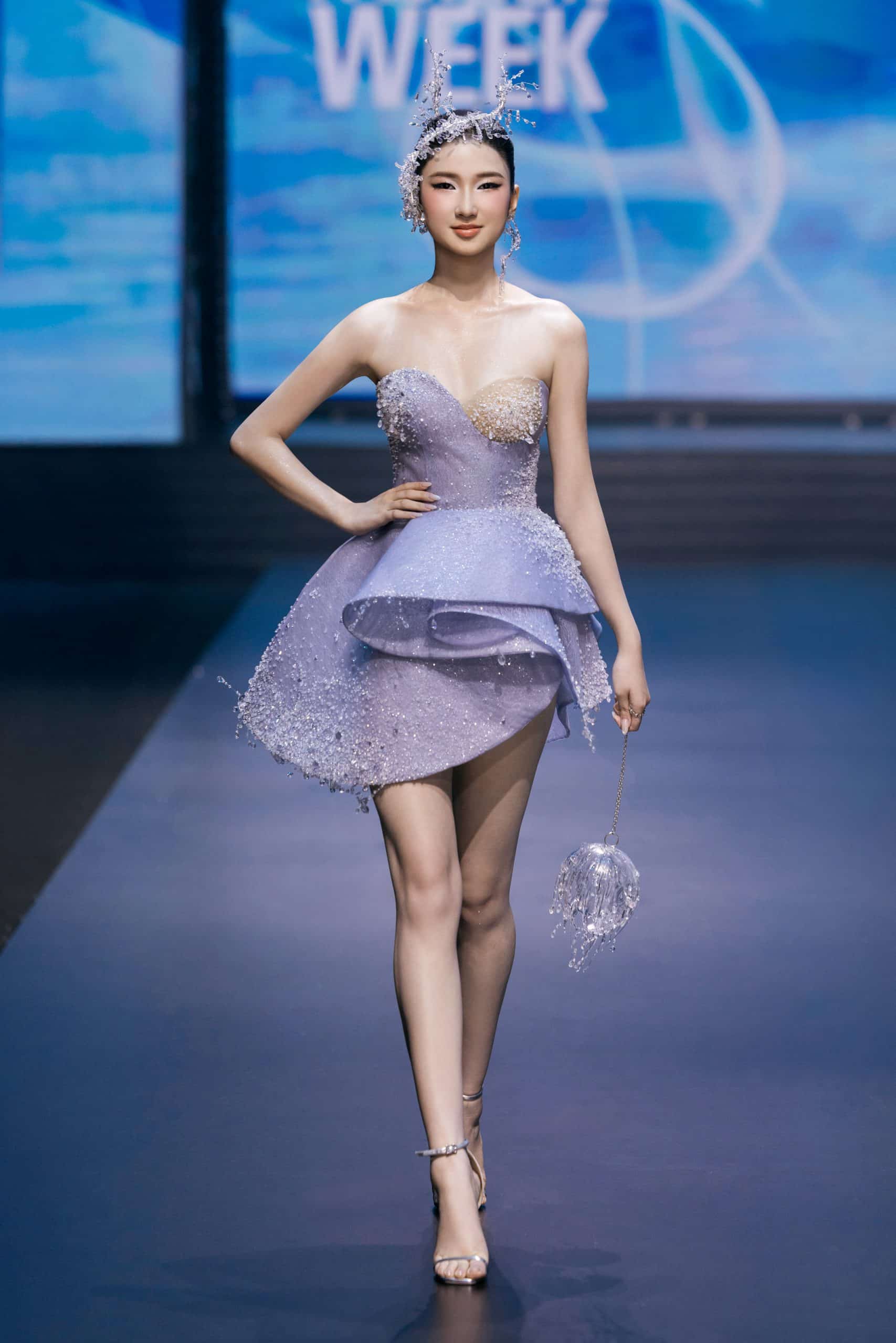 BST “The Light Of Water” tại Aquafina Vietnam International Fashion Week