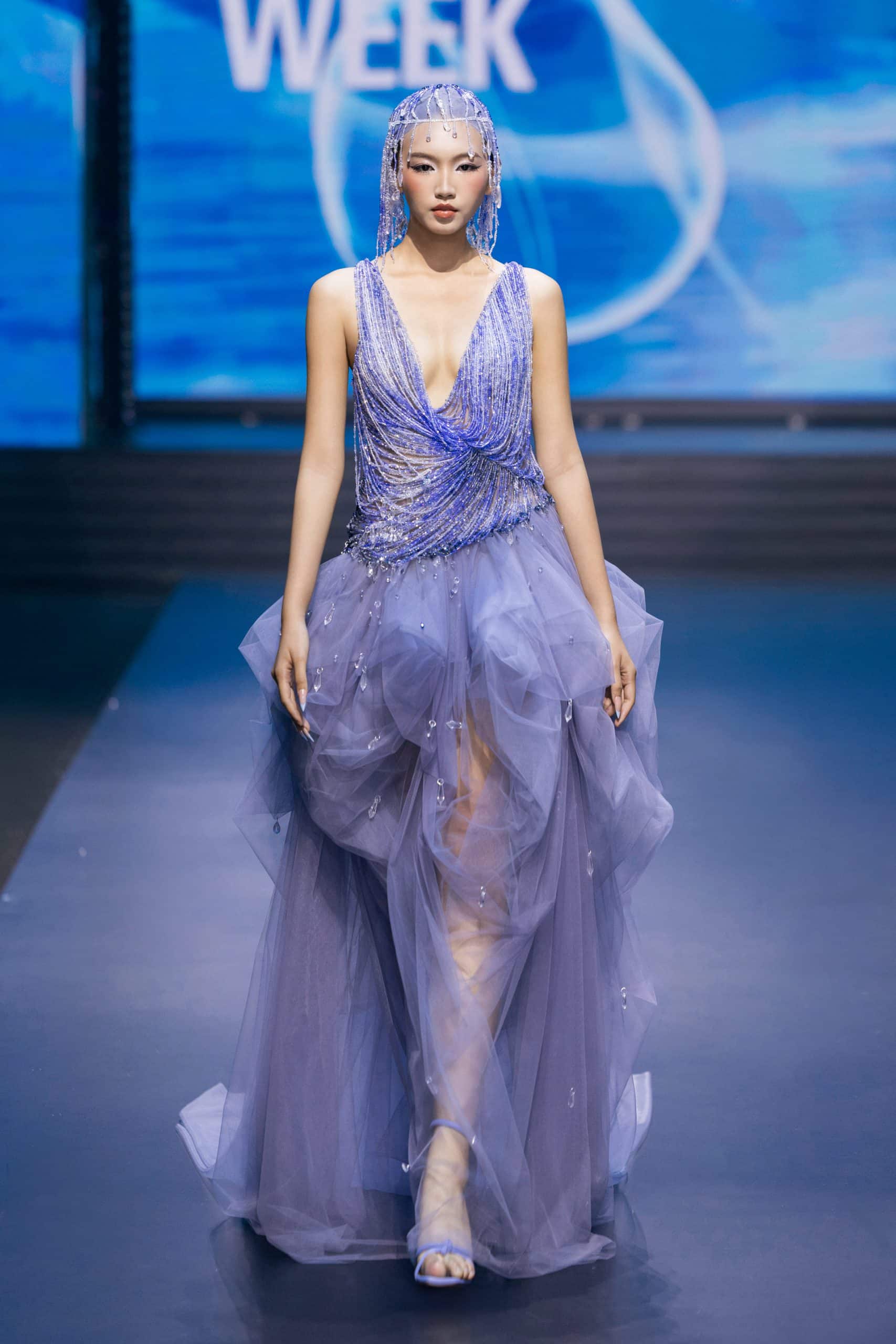 BST “The Light Of Water” tại Aquafina Vietnam International Fashion Week