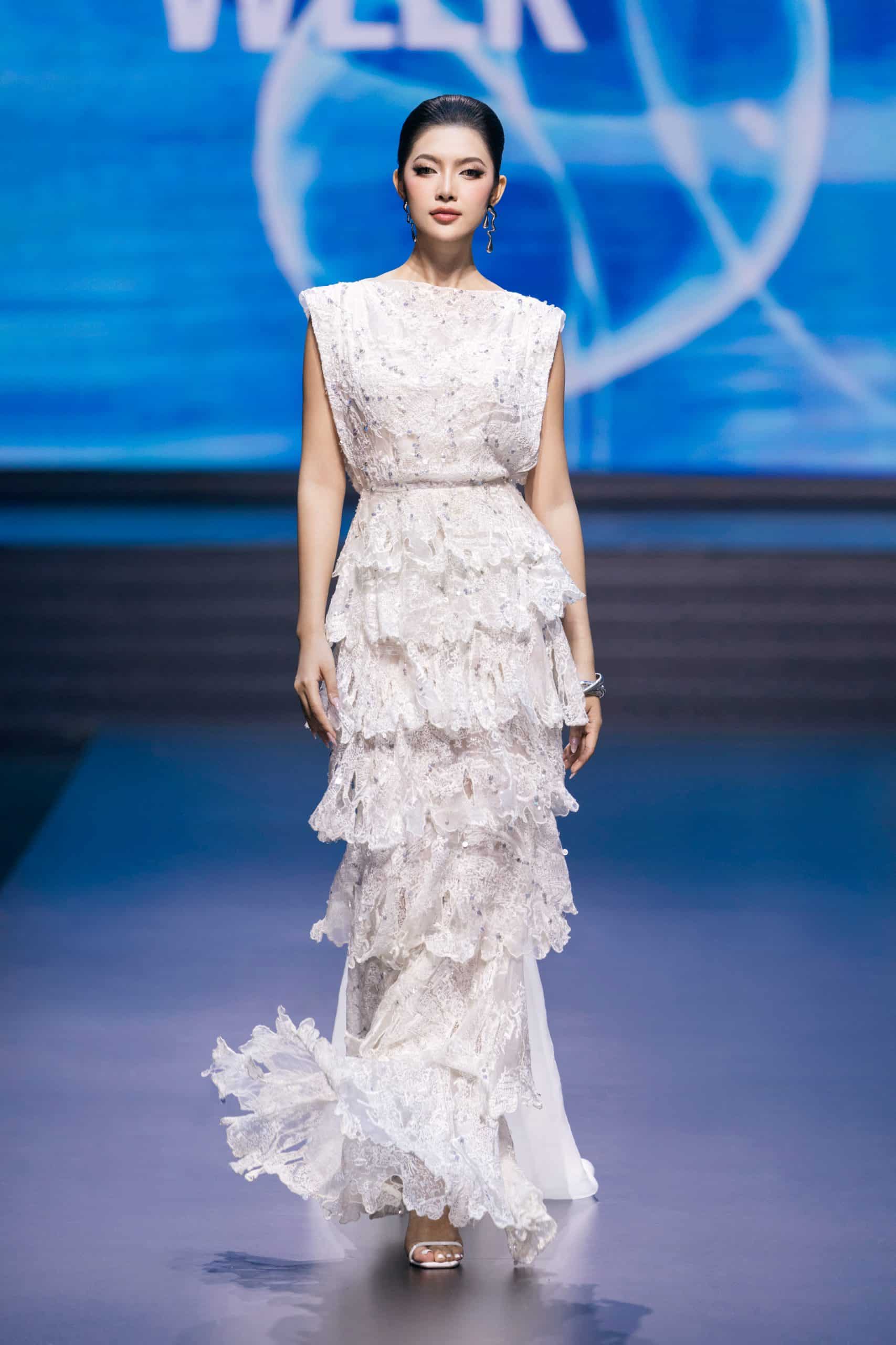 BST “The Light Of Water” tại Aquafina Vietnam International Fashion Week