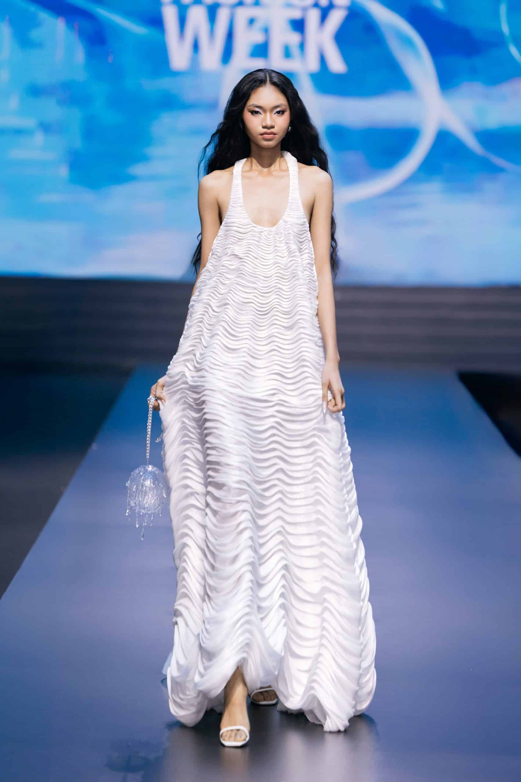 BST “The Light Of Water” tại Aquafina Vietnam International Fashion Week