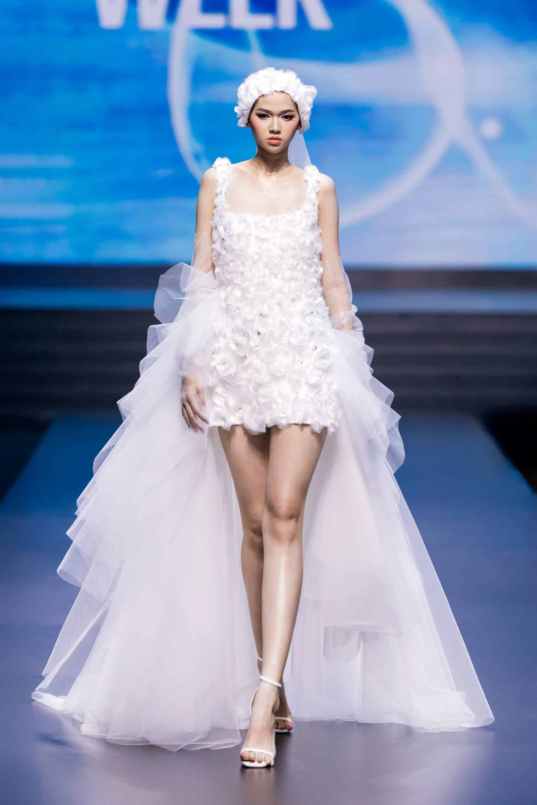 BST “The Light Of Water” tại Aquafina Vietnam International Fashion Week