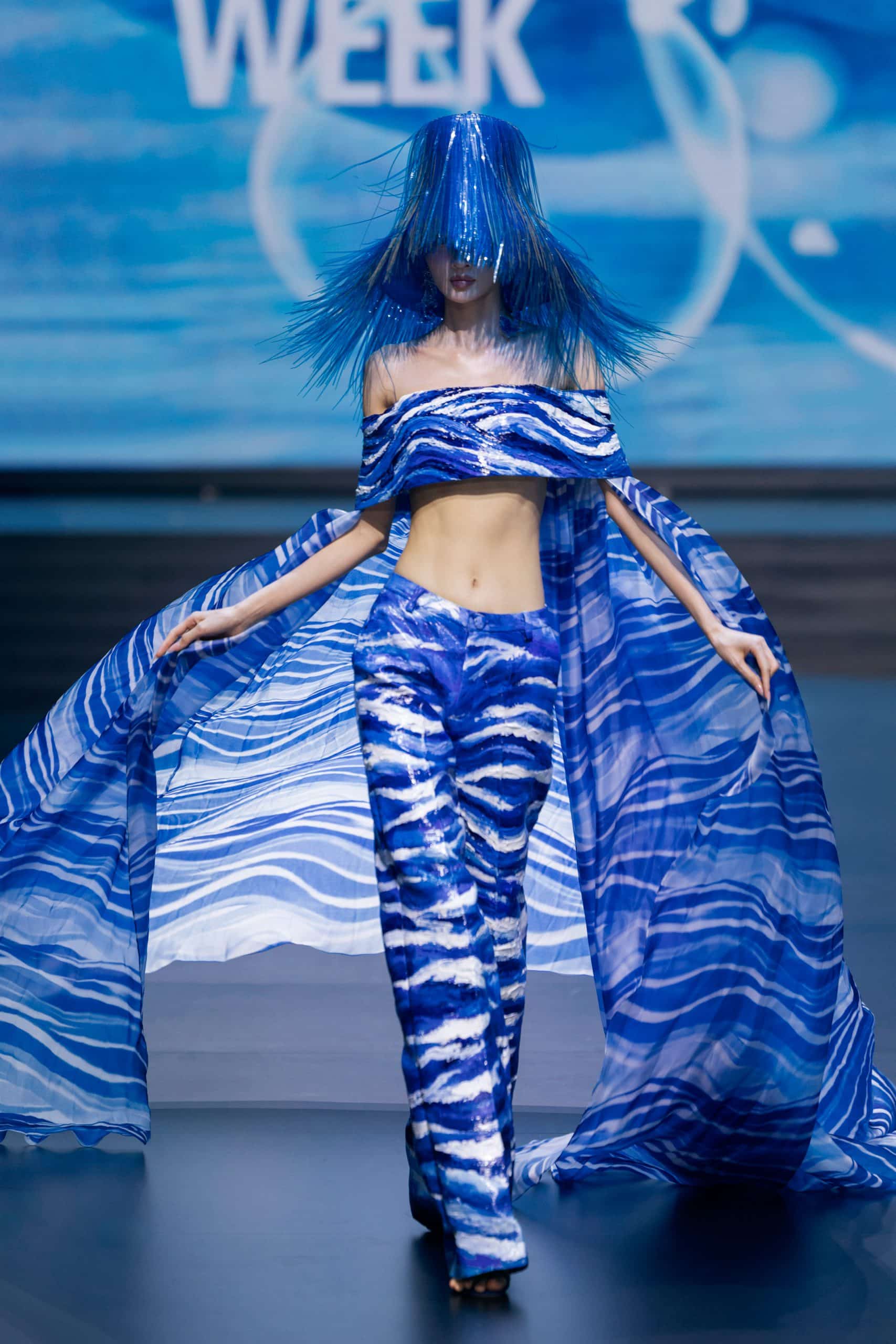 BST “The Light Of Water” tại Aquafina Vietnam International Fashion Week