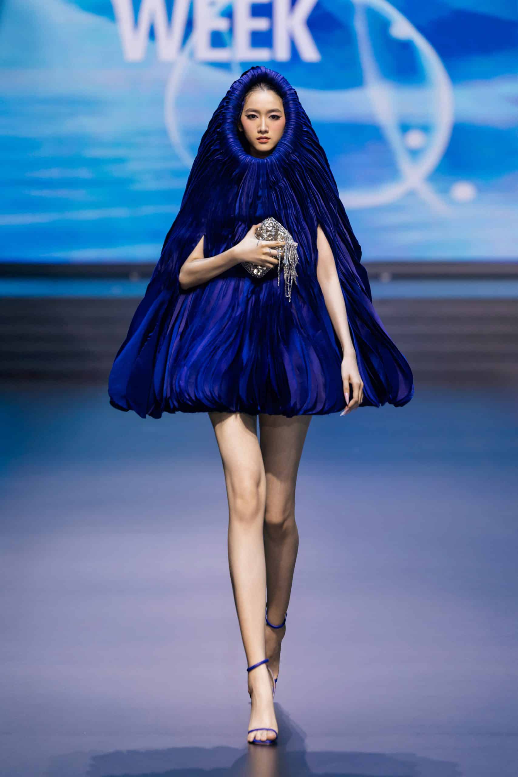 BST “The Light Of Water” tại Aquafina Vietnam International Fashion Week