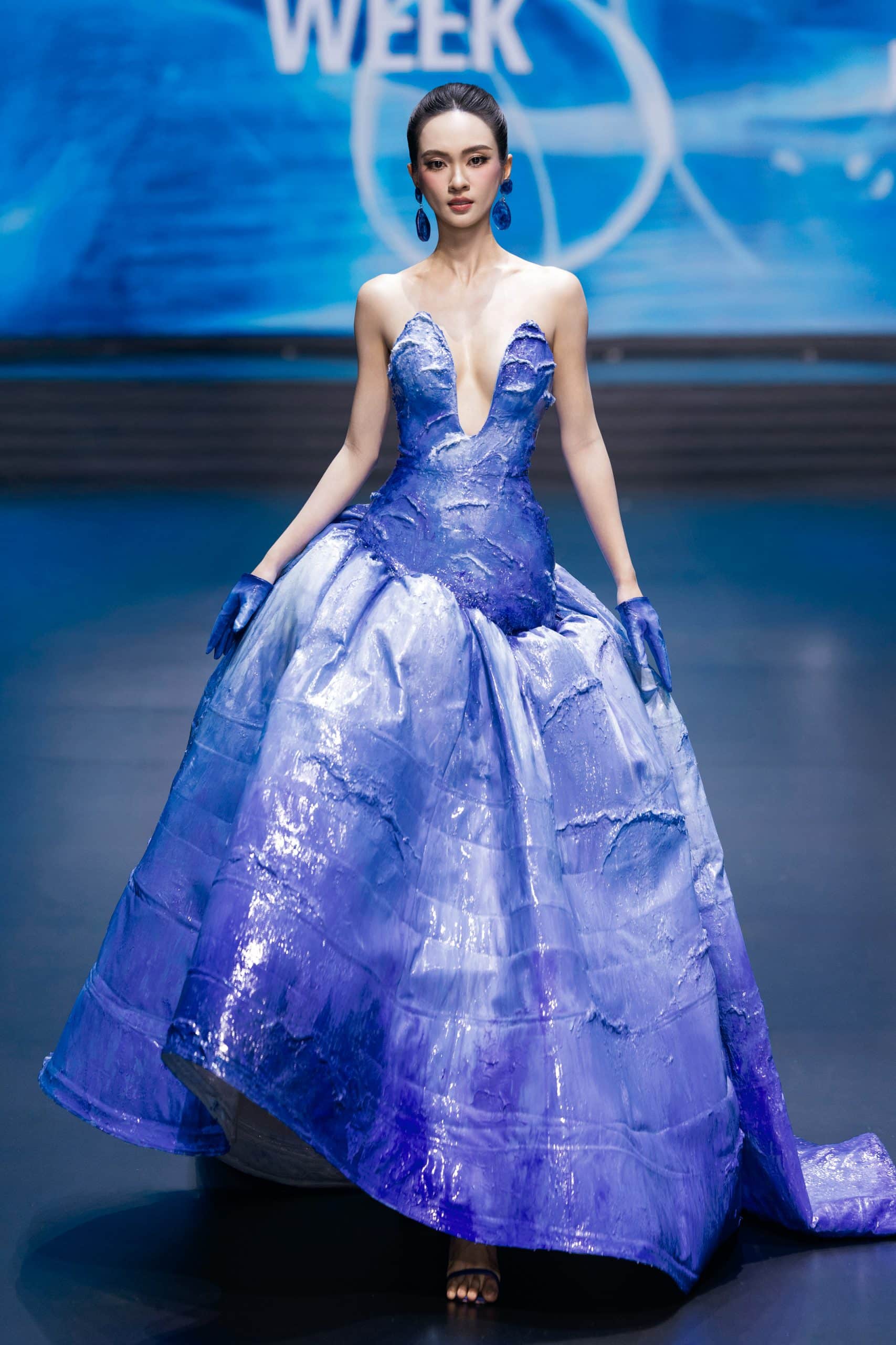 BST “The Light Of Water” tại Aquafina Vietnam International Fashion Week