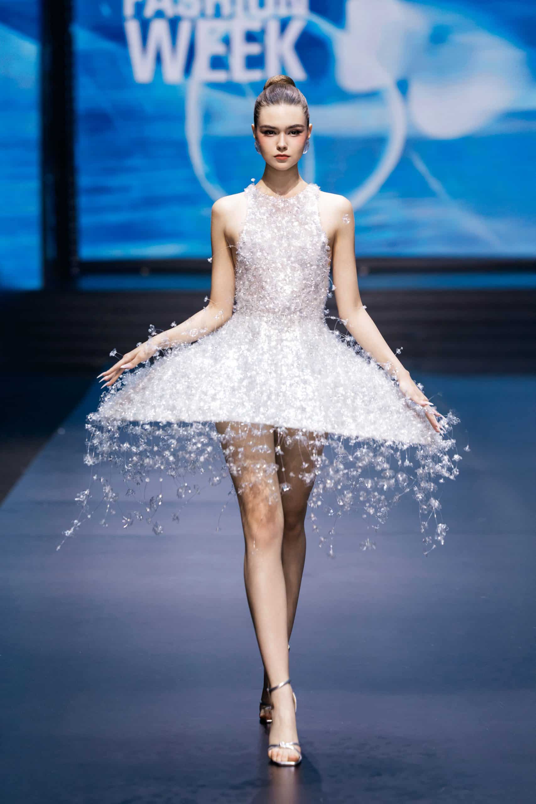 BST “The Light Of Water” tại Aquafina Vietnam International Fashion Week