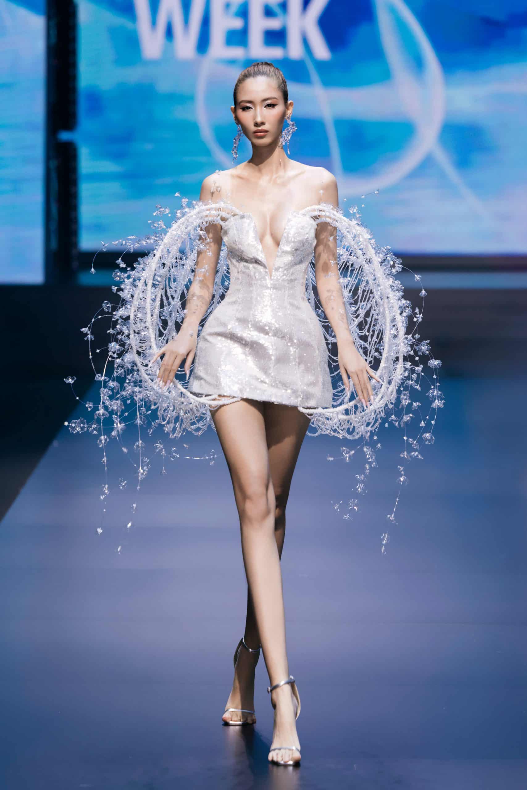 BST “The Light Of Water” tại Aquafina Vietnam International Fashion Week