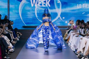Lê Thanh Hòa mở màn tuần lễ thời trang Aquafina Vietnam International Fashion Week
