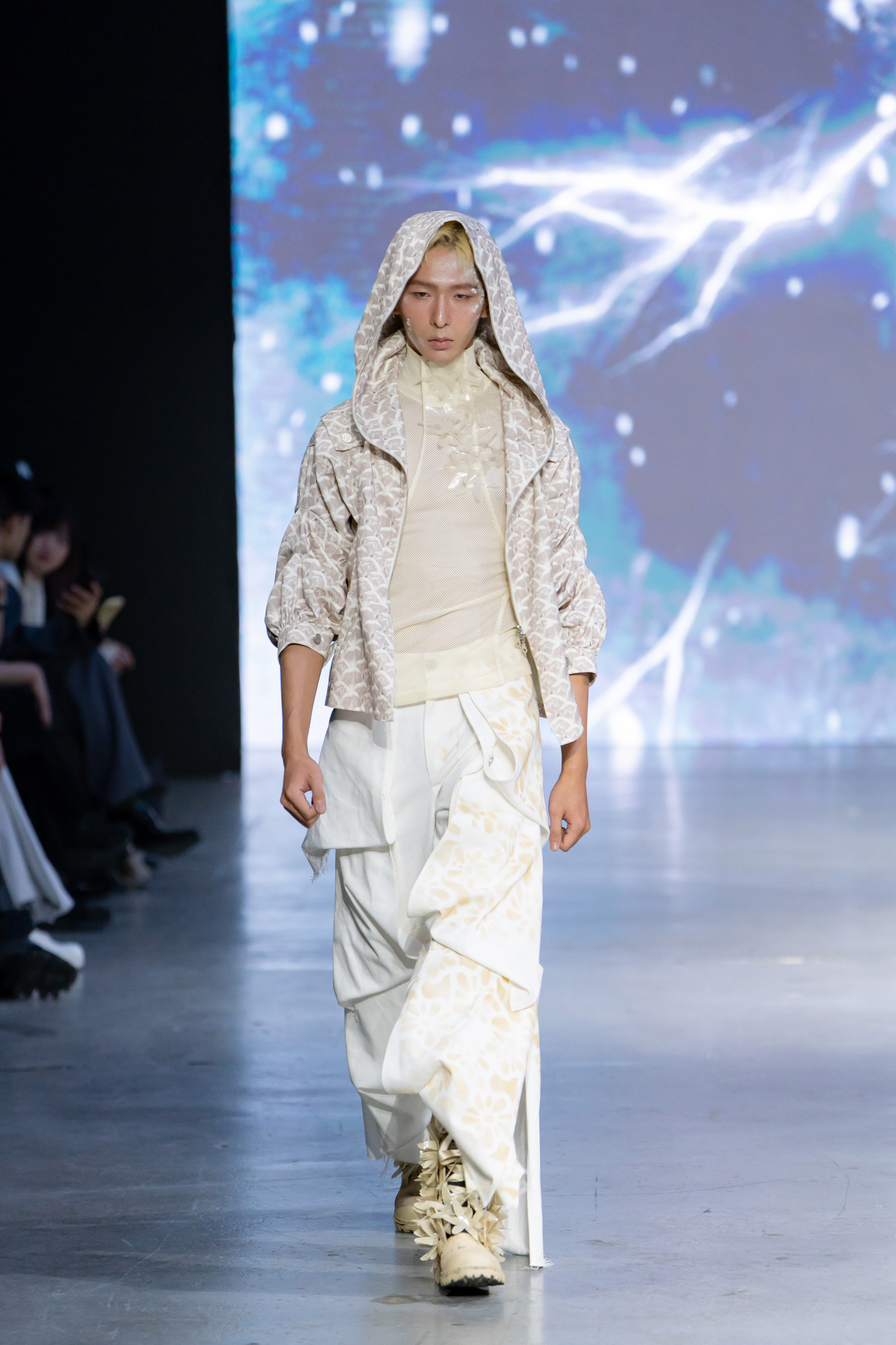 BST “ELENA NGN – XI Collection: Setsuka” – Sự kết hợp giữa hoa đá và thời trang