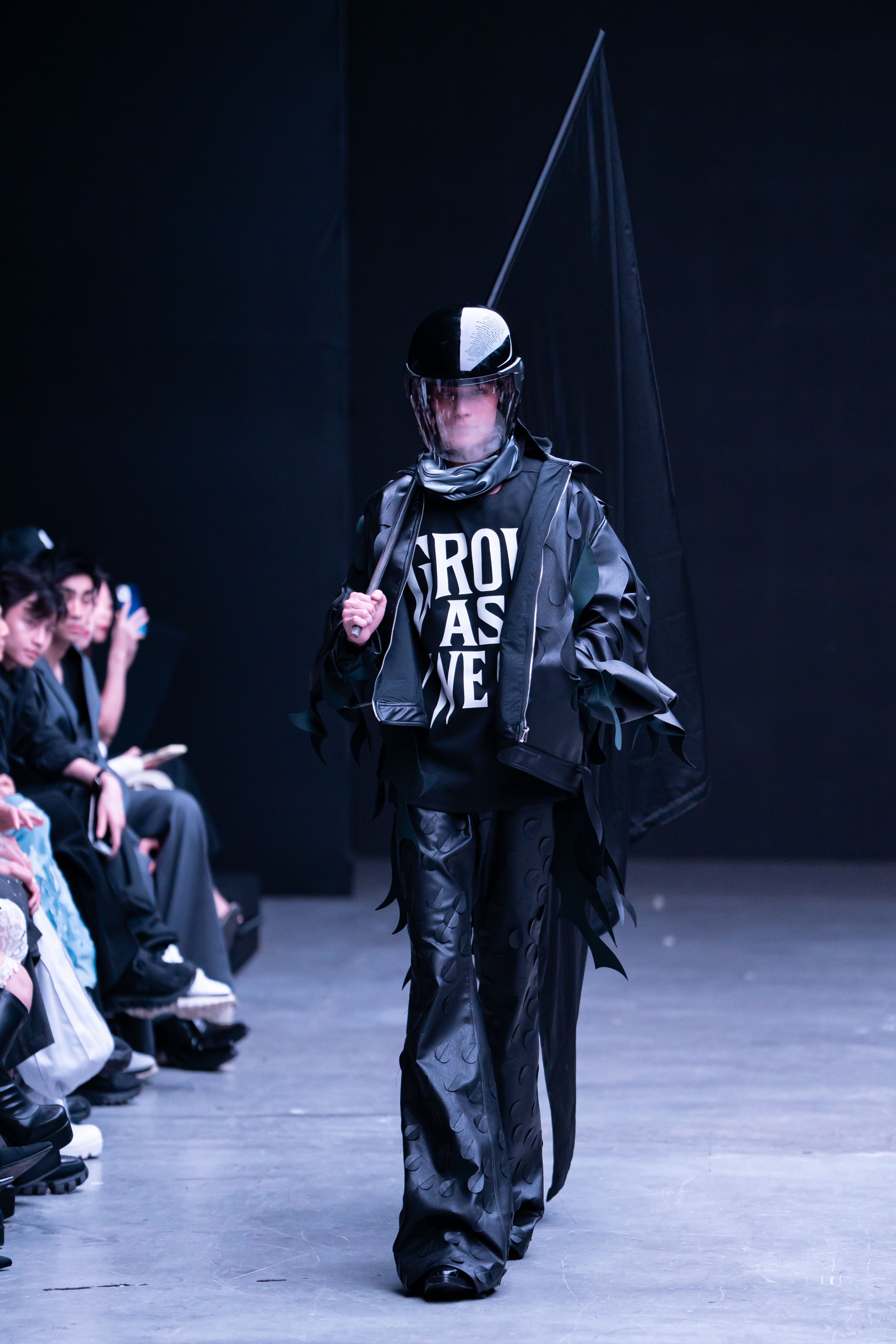 BST “DUC STUDIO – Hiệp Sĩ Đường Phố” – Những bộ giáp thời trang trên đường phố