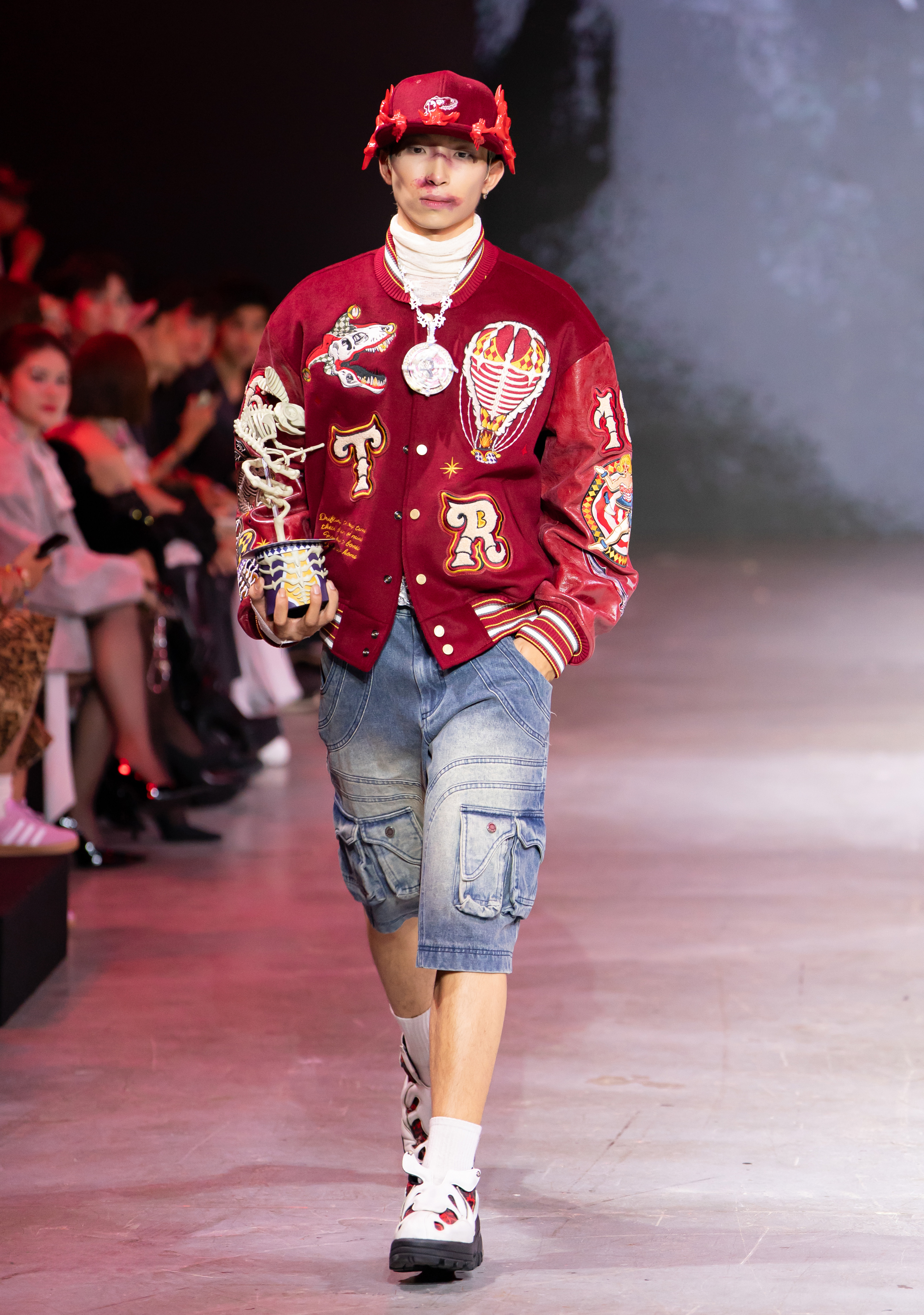 BST “T-REDX – “Everywhen, Everynow” – Khi khủng long đổ bộ sàn diễn