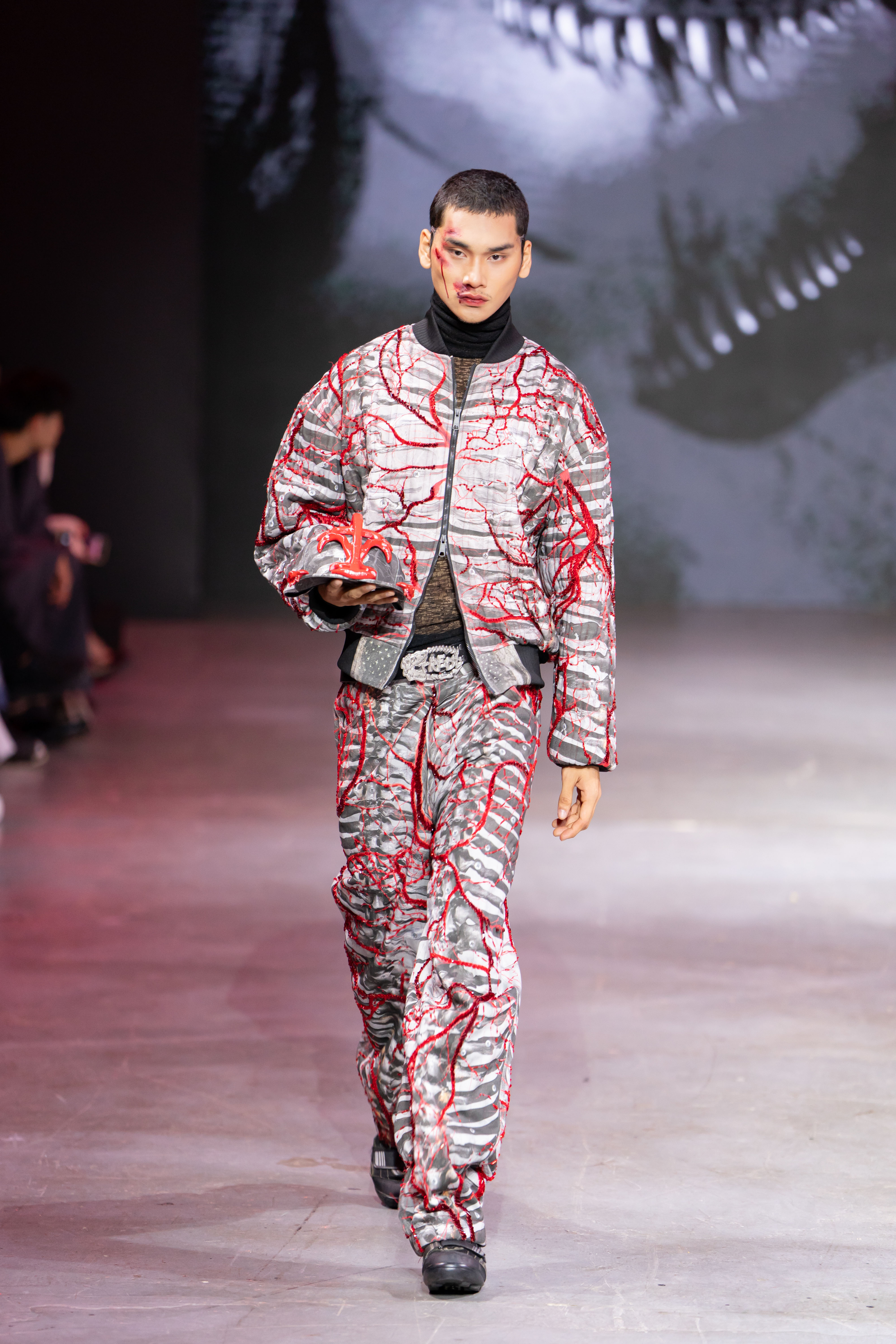 BST “T-REDX – “Everywhen, Everynow” – Khi khủng long đổ bộ sàn diễn