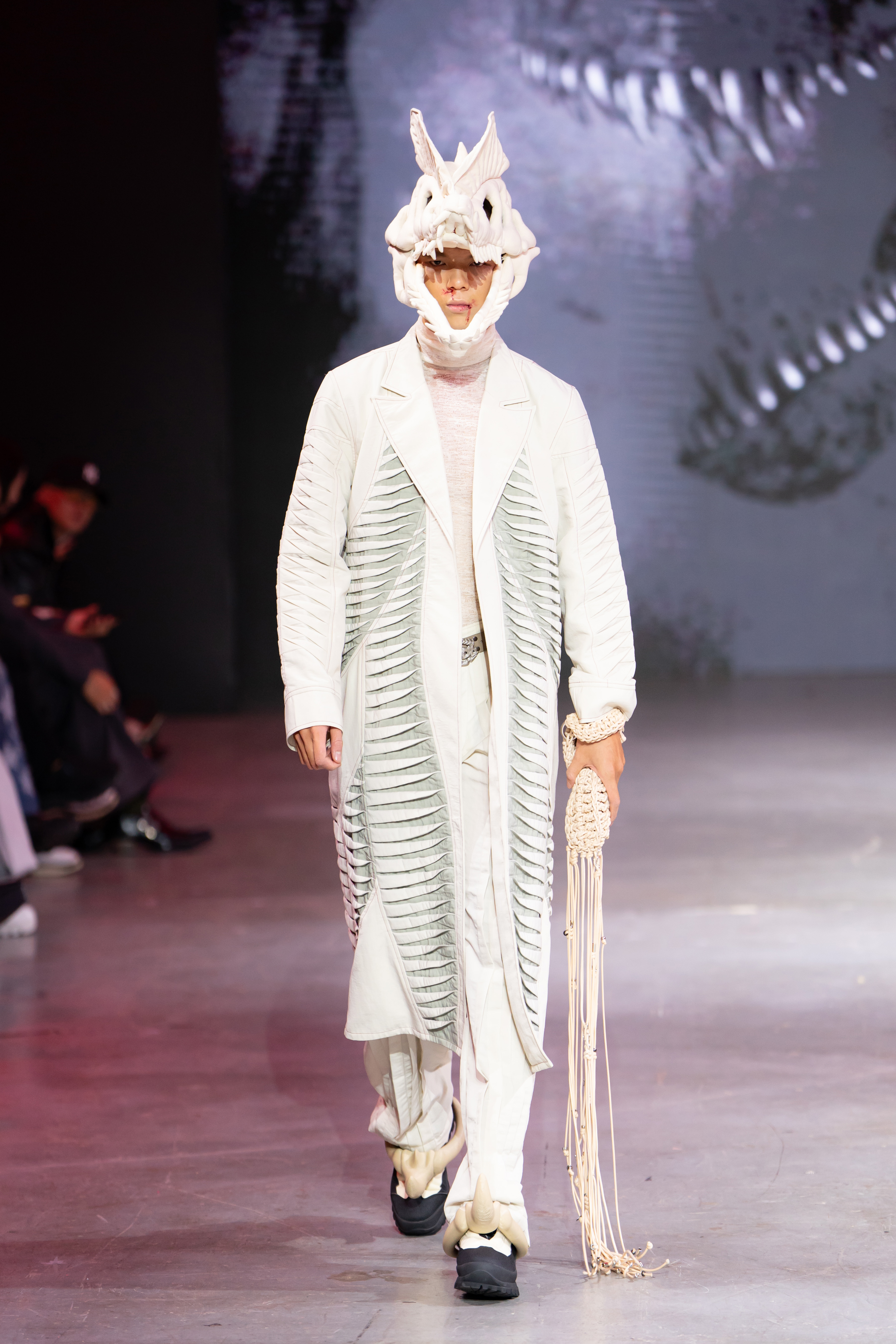 BST “T-REDX – “Everywhen, Everynow” – Khi khủng long đổ bộ sàn diễn