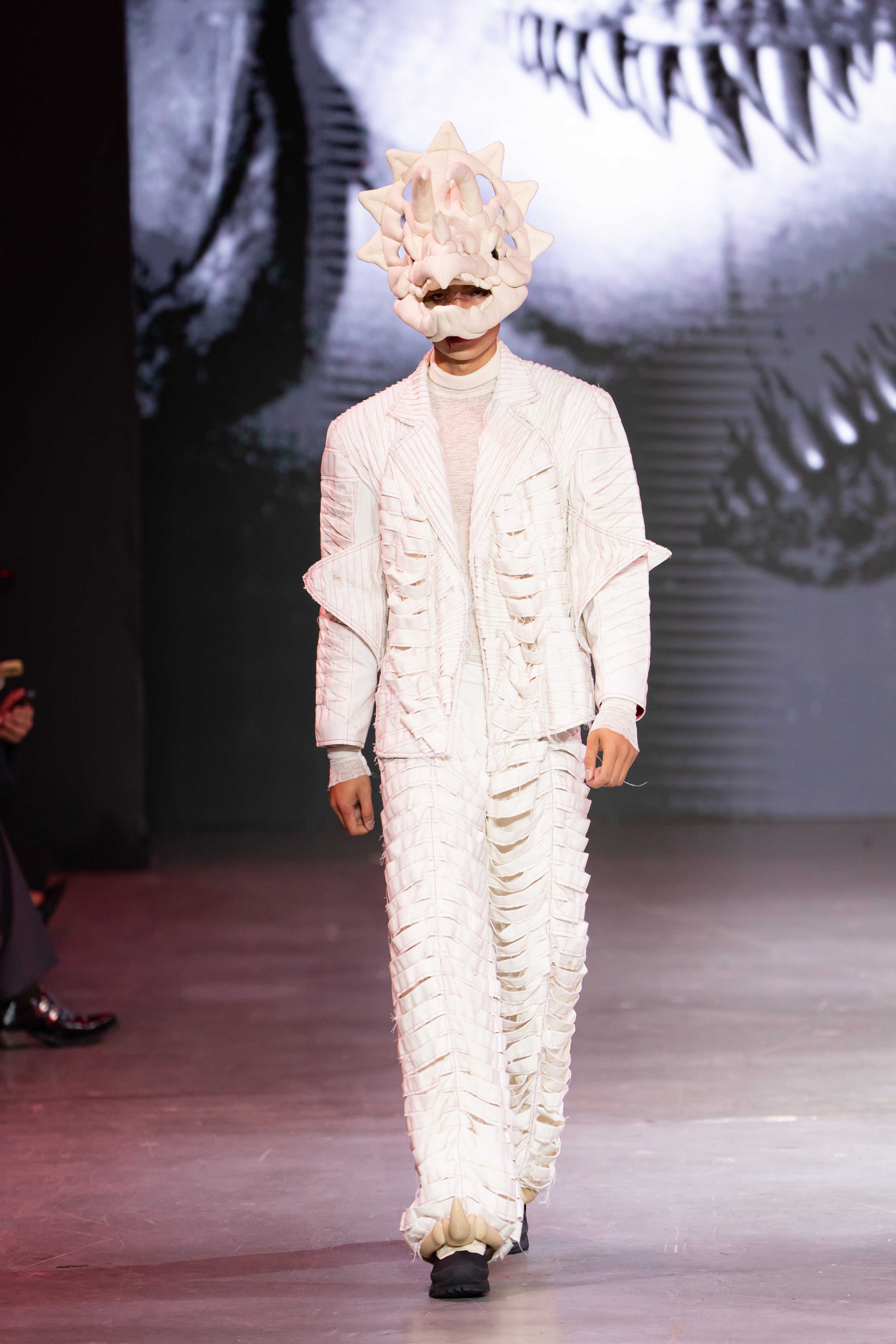 BST “T-REDX – “Everywhen, Everynow” – Khi khủng long đổ bộ sàn diễn