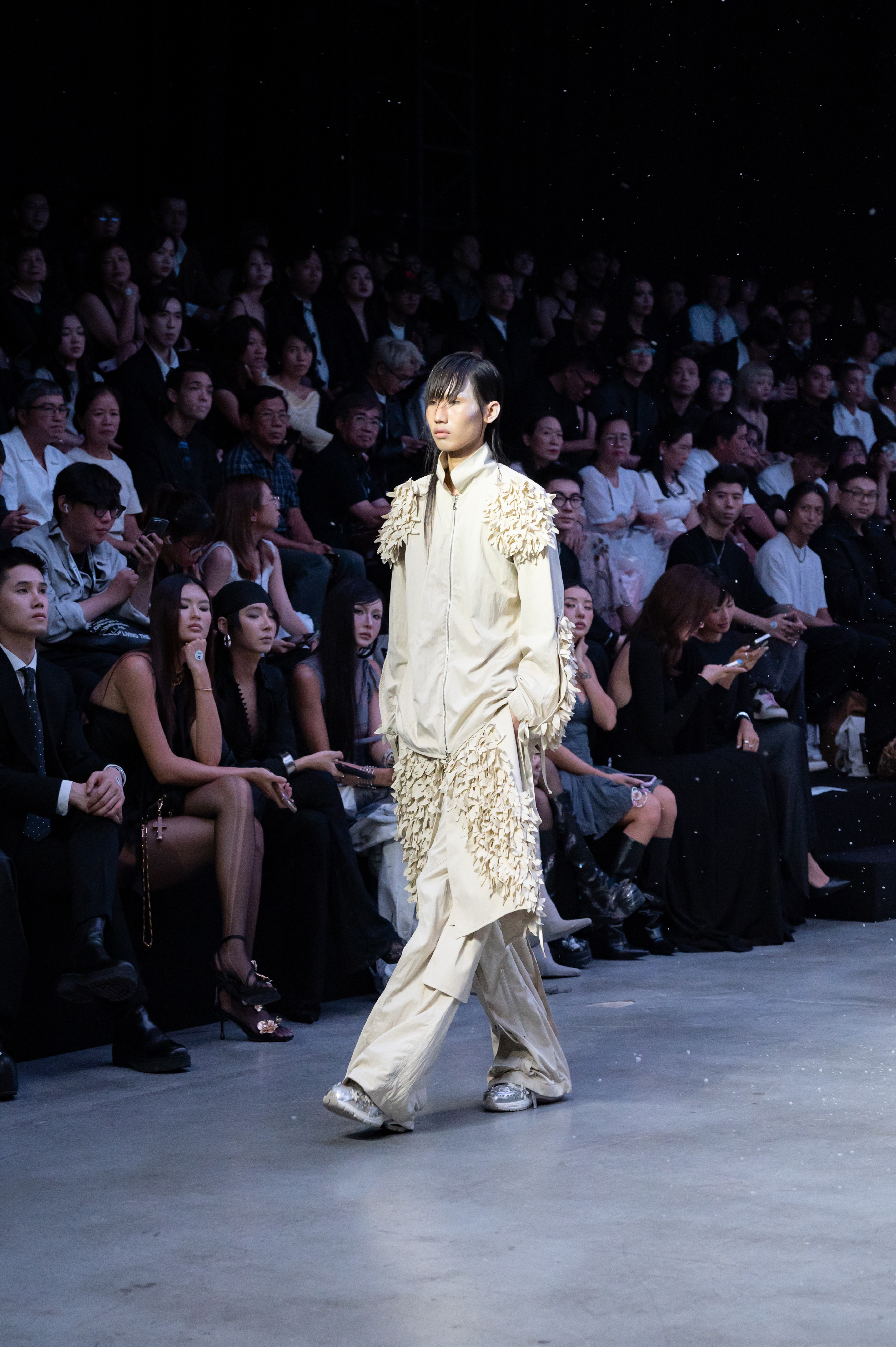 BST “ELENA NGN – XI Collection: Setsuka” – Sự kết hợp giữa hoa đá và thời trang