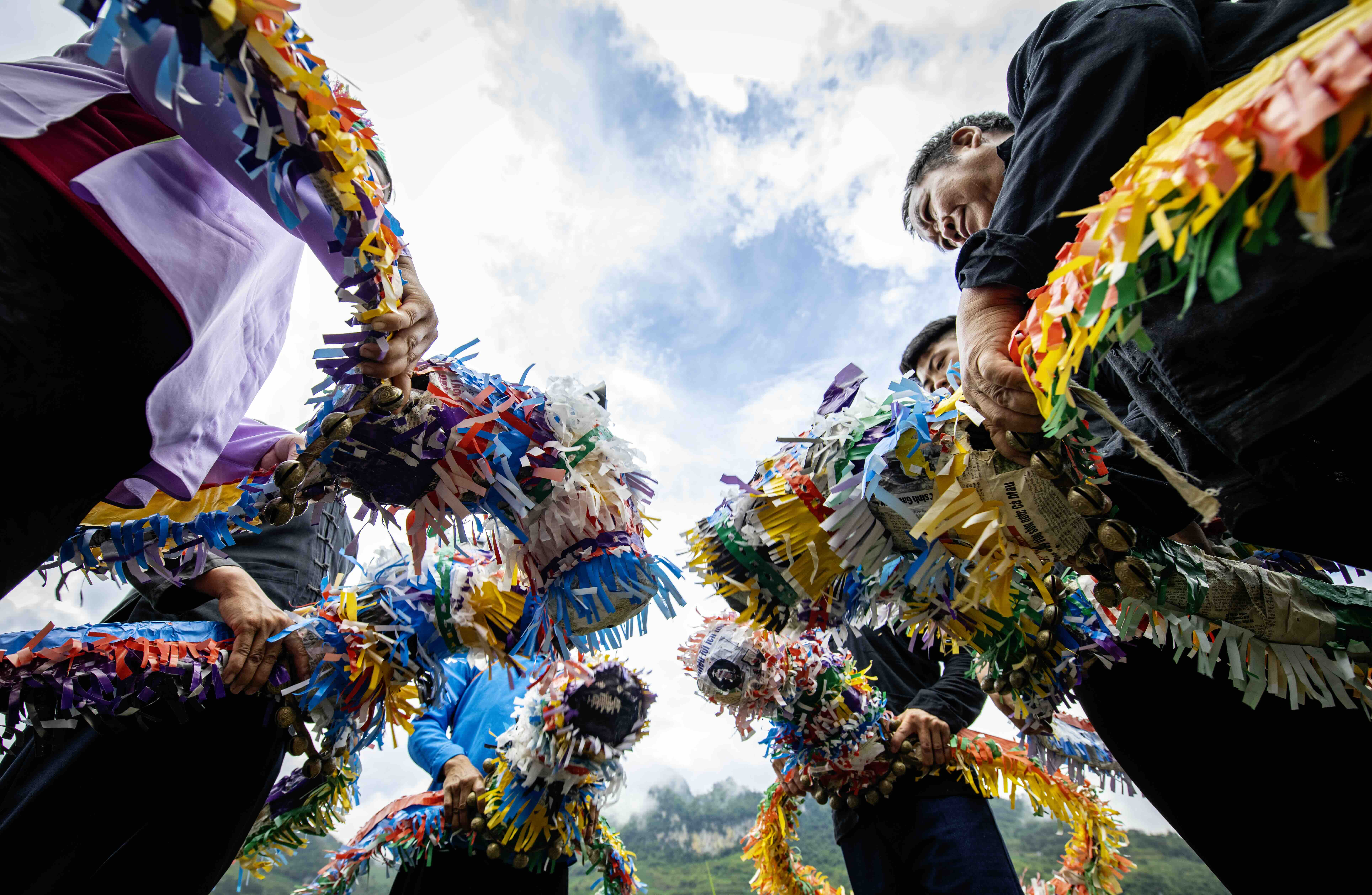 Điệu múa thiêng của người Nùng Dín